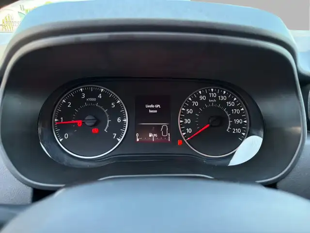Dacia Duster view 11