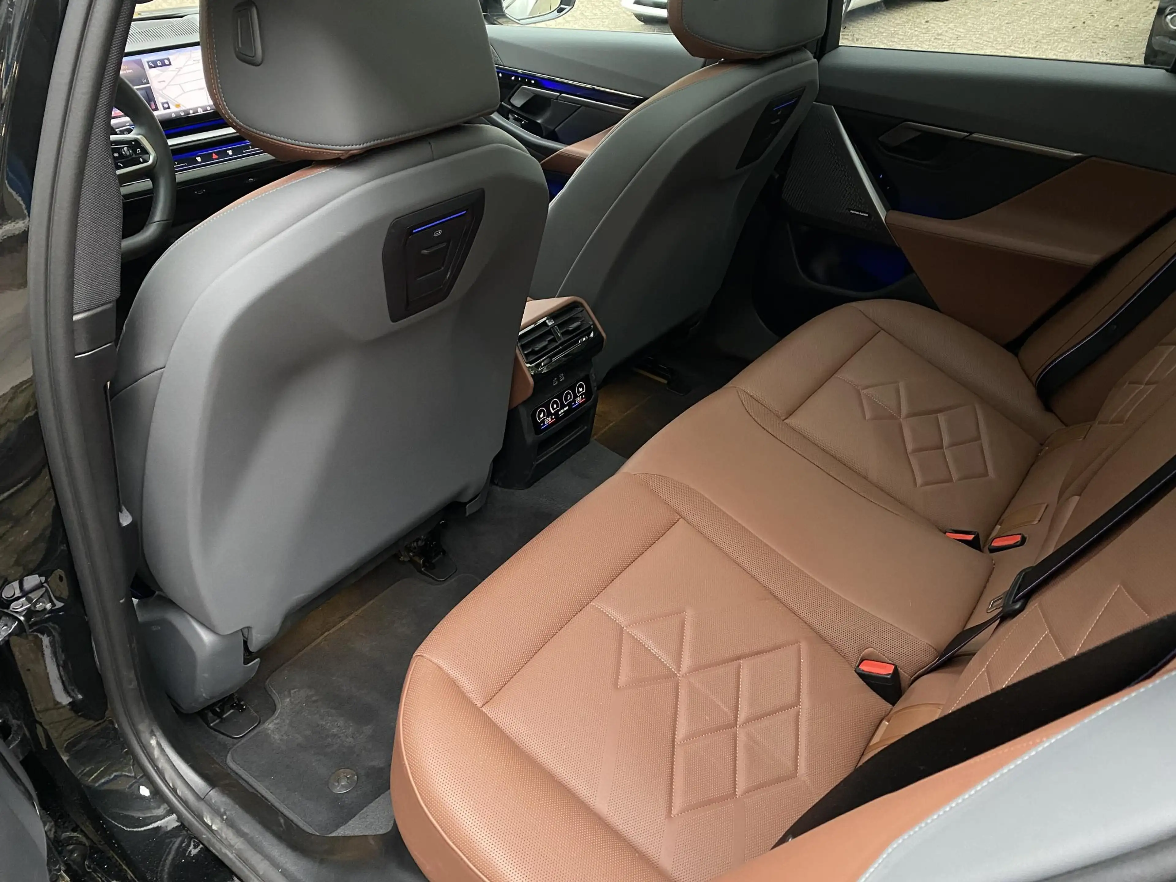 BMW 550 5-serie Touring 550e xDrive — photo 15
