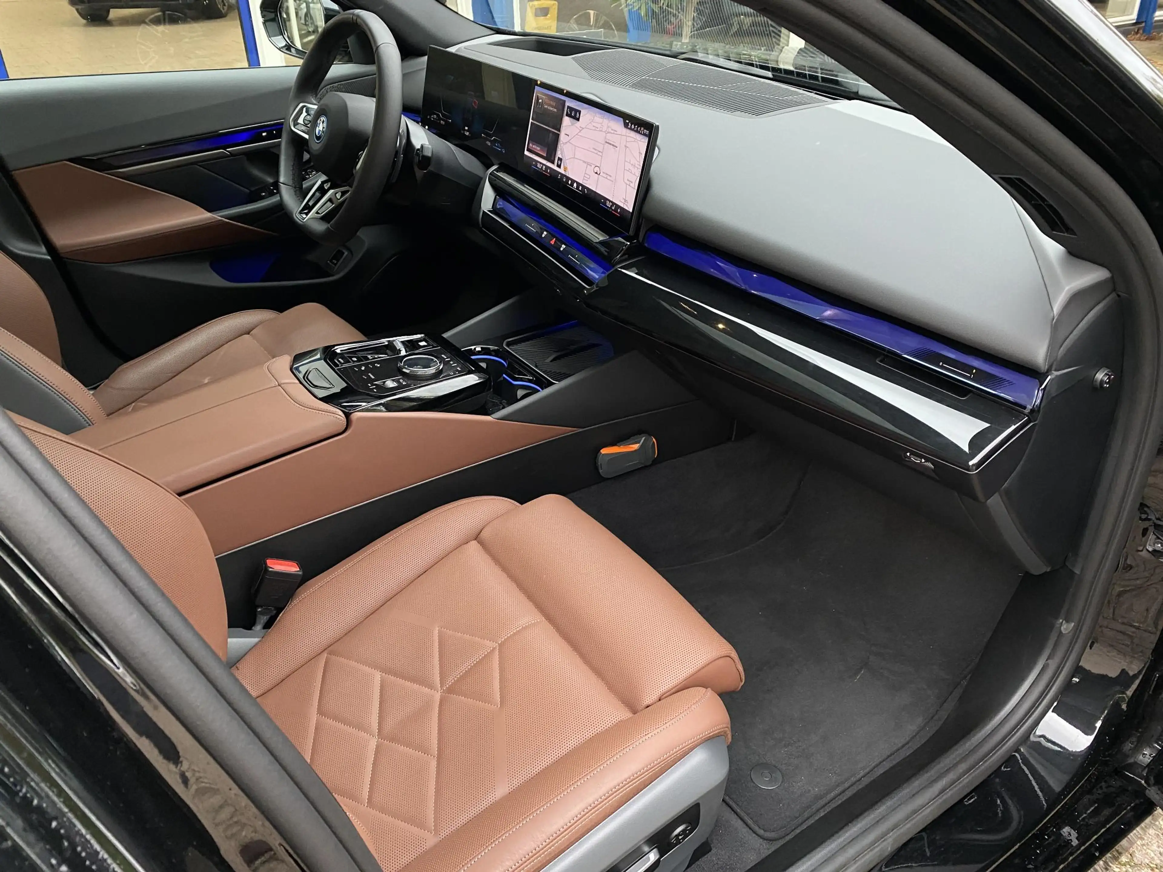 BMW 550 5-serie Touring 550e xDrive — photo 14