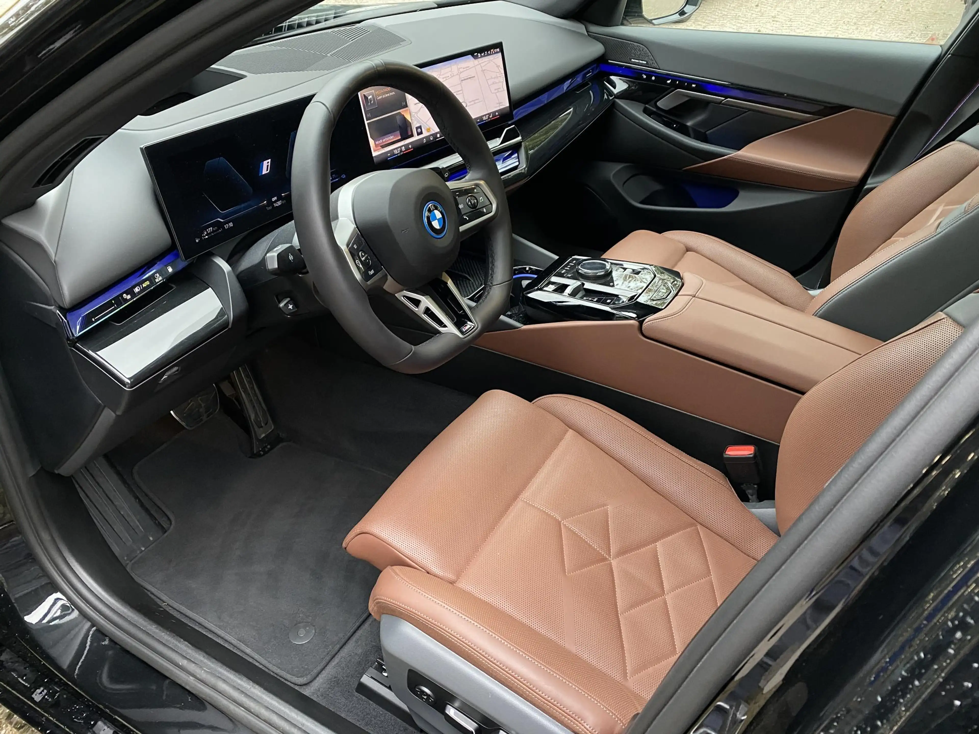 BMW 550 5-serie Touring 550e xDrive — photo 13