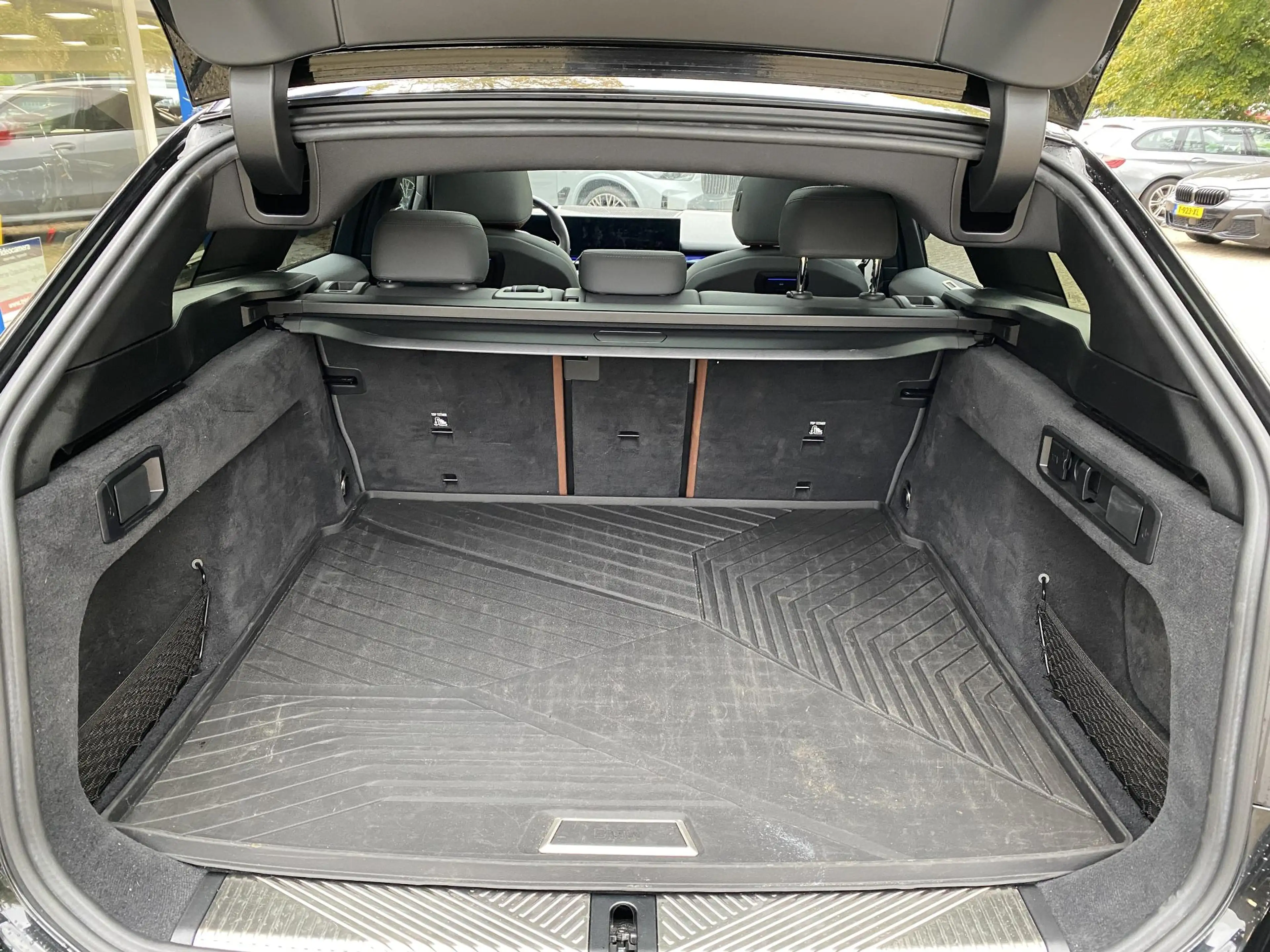 BMW 550 5-serie Touring 550e xDrive — photo 5