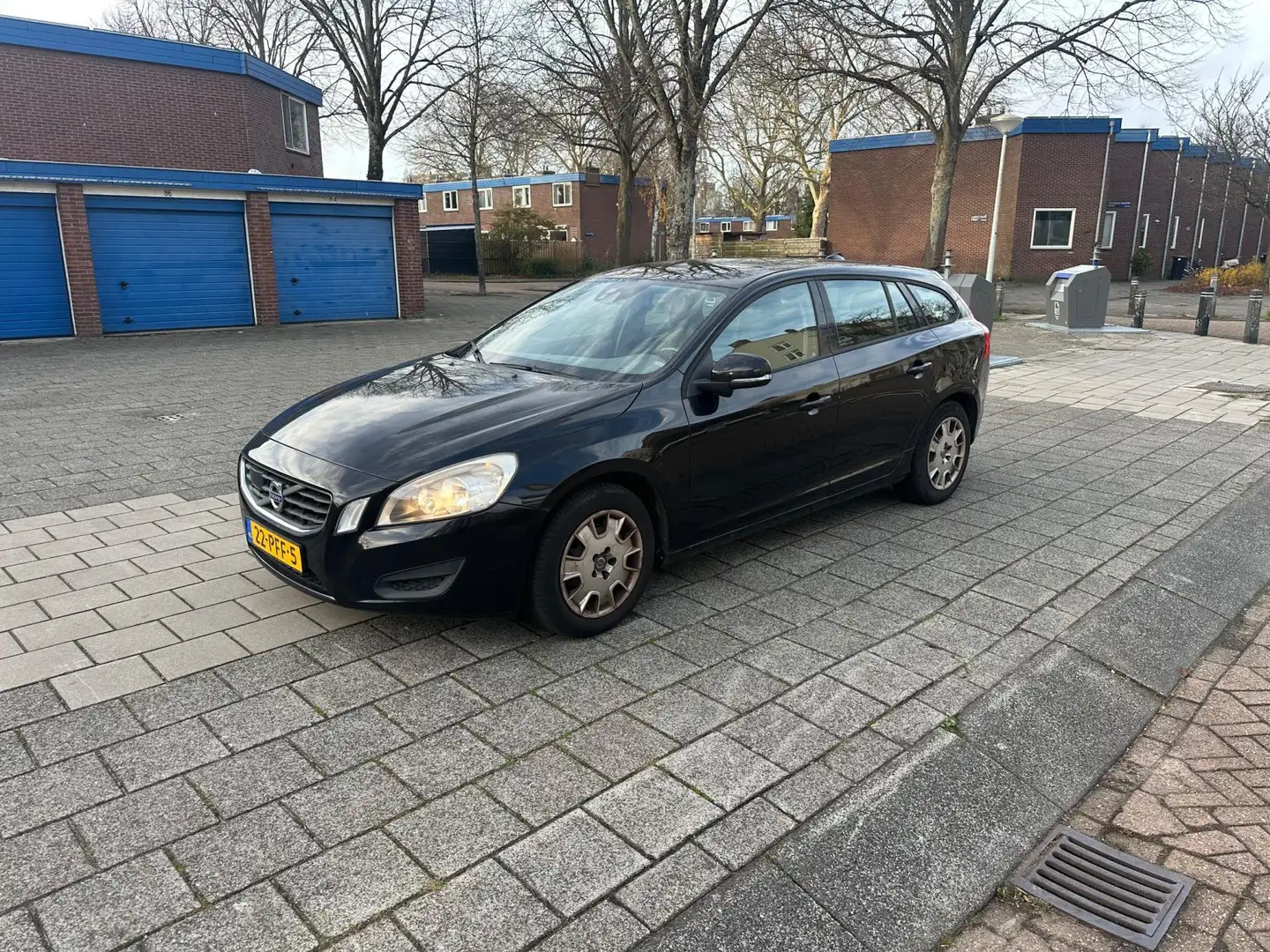 Volvo V60 1.6 T3 Summum 1-eigenaar Cruise NAP Zwart - 1