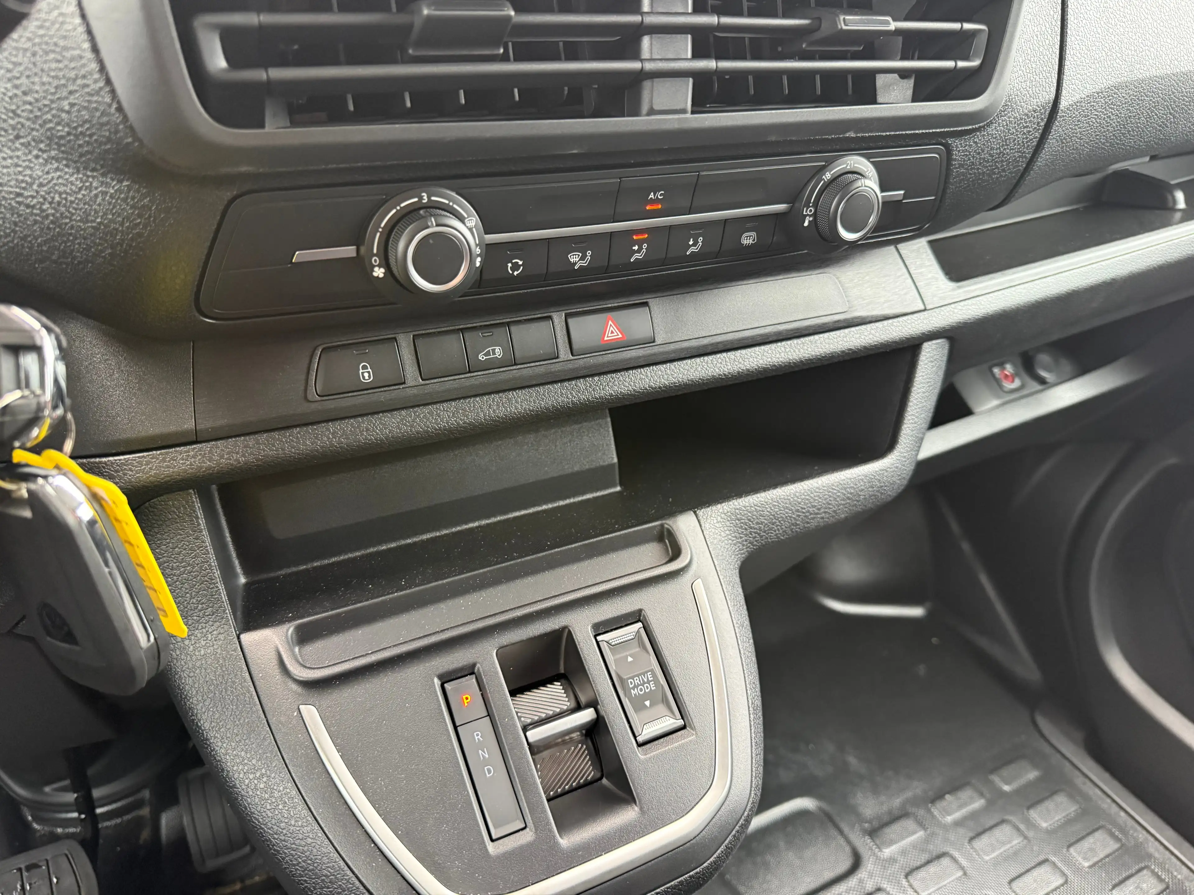 Peugeot Expert bestelwagen | L2 75KW | 8 jaar garantie | Pdc acht — photo 9