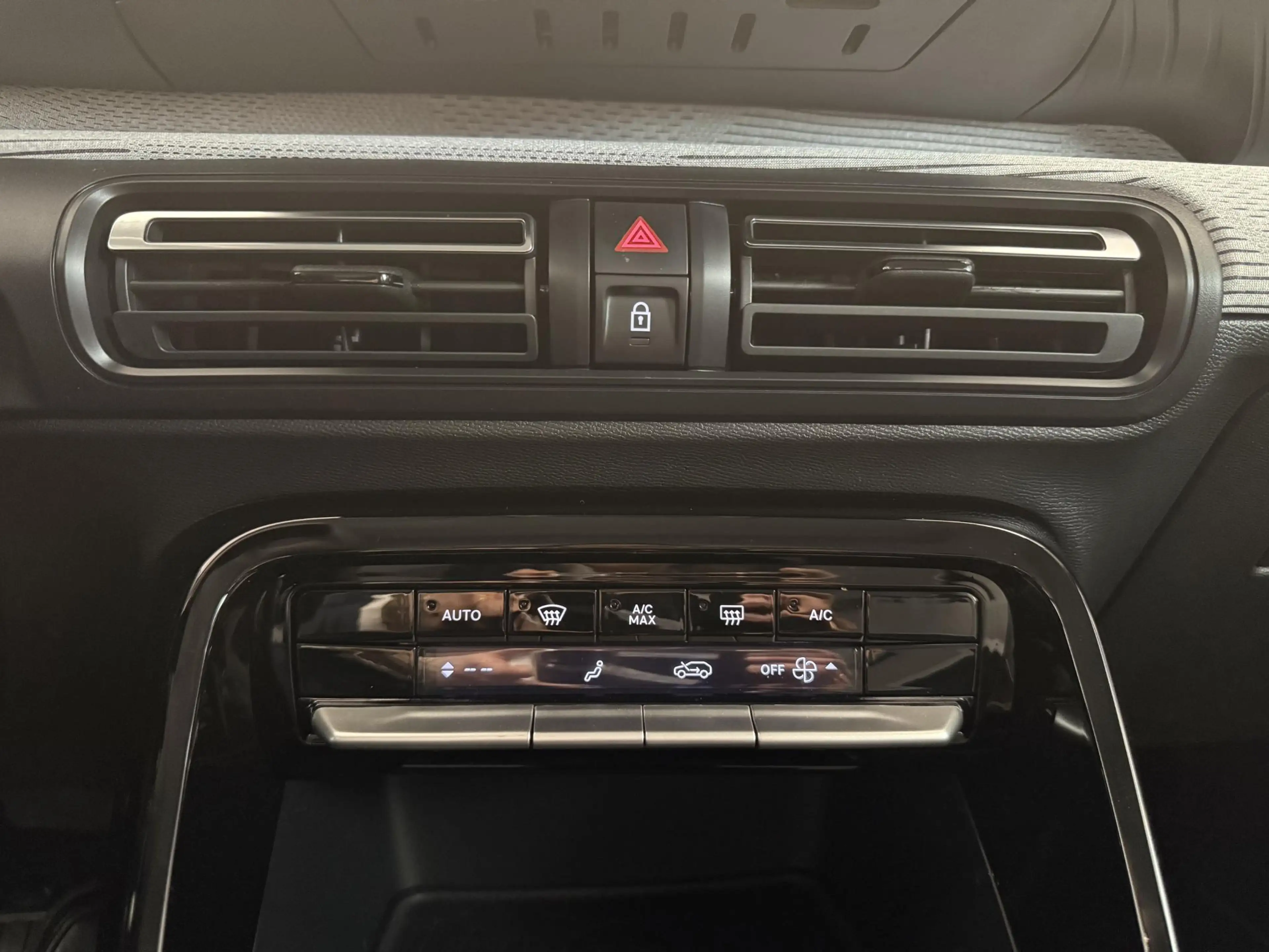 Citroen E-C3 Max 113pk Comfort Range 44 kWh | Navigatie | Apple — photo 13