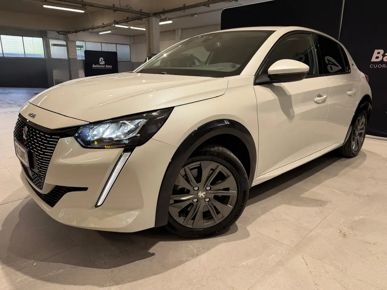 Peugeot 208 e-208 Allure Pack 100kW — миниатюра 1