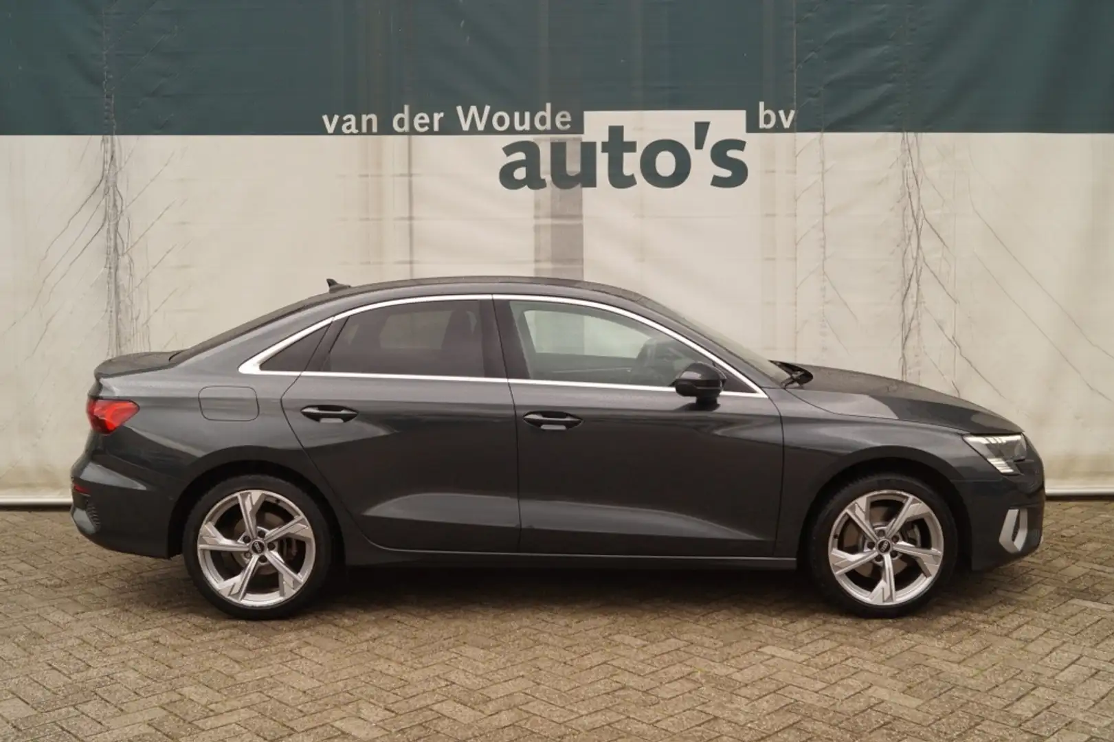 Audi A3 Limousine 35 TFSI 150pk Automaat S-Line Edition On Grigio - 2