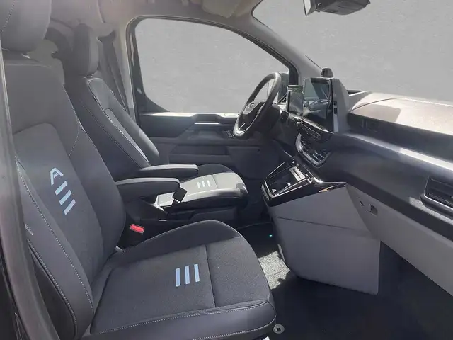 Ford Tourneo Custom view 3