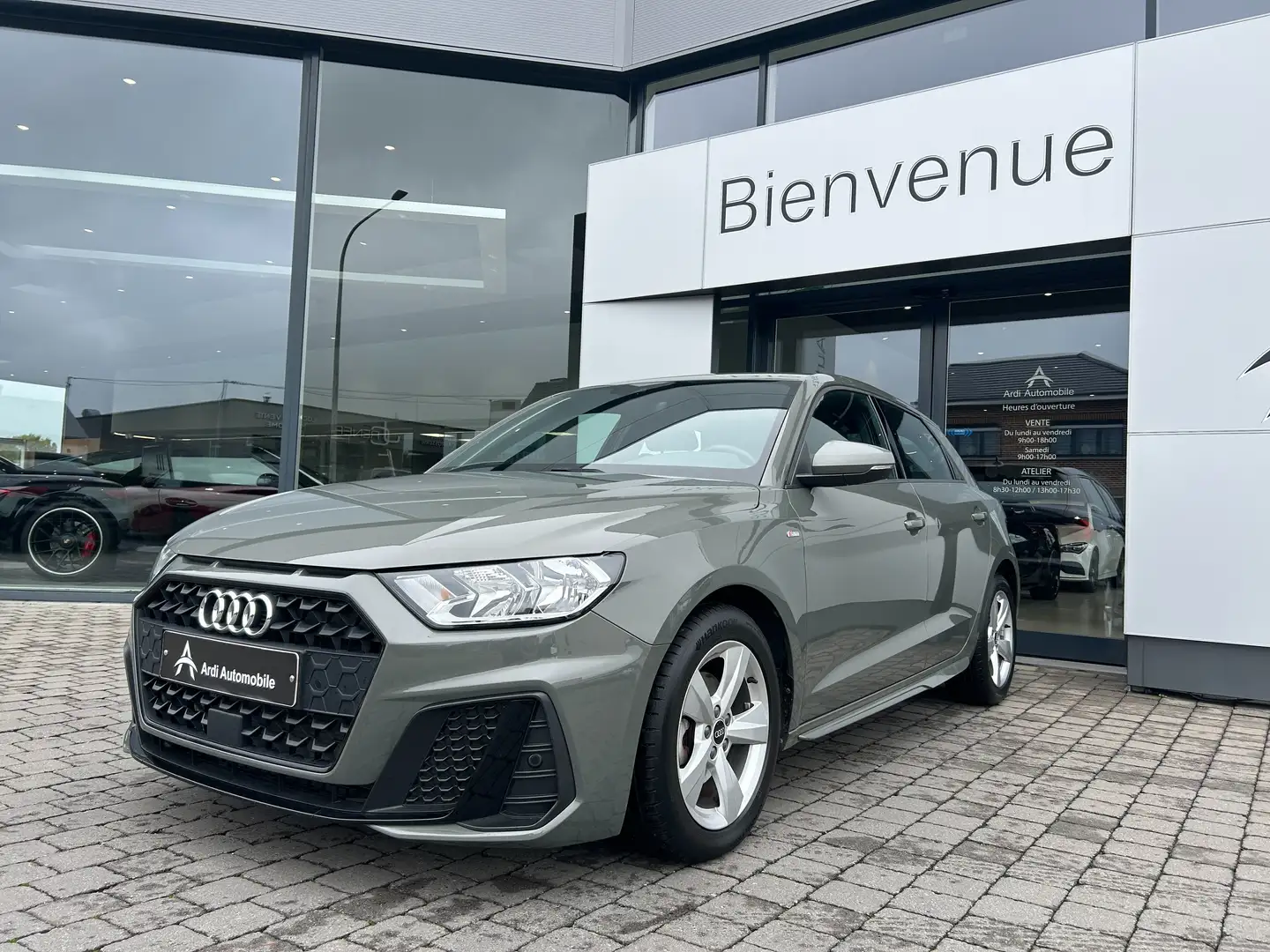 Audi A1 Sportback 1.0 TFSI S line *GARANTIE*1ER PROP* Серый - 1