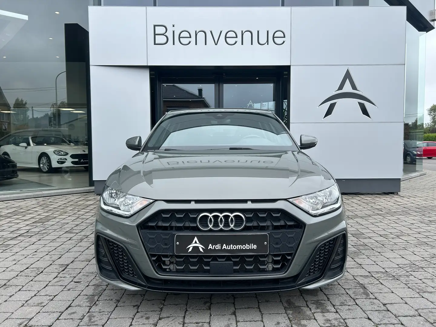 Audi A1 Sportback 1.0 TFSI S line *GARANTIE*1ER PROP* Серый - 2