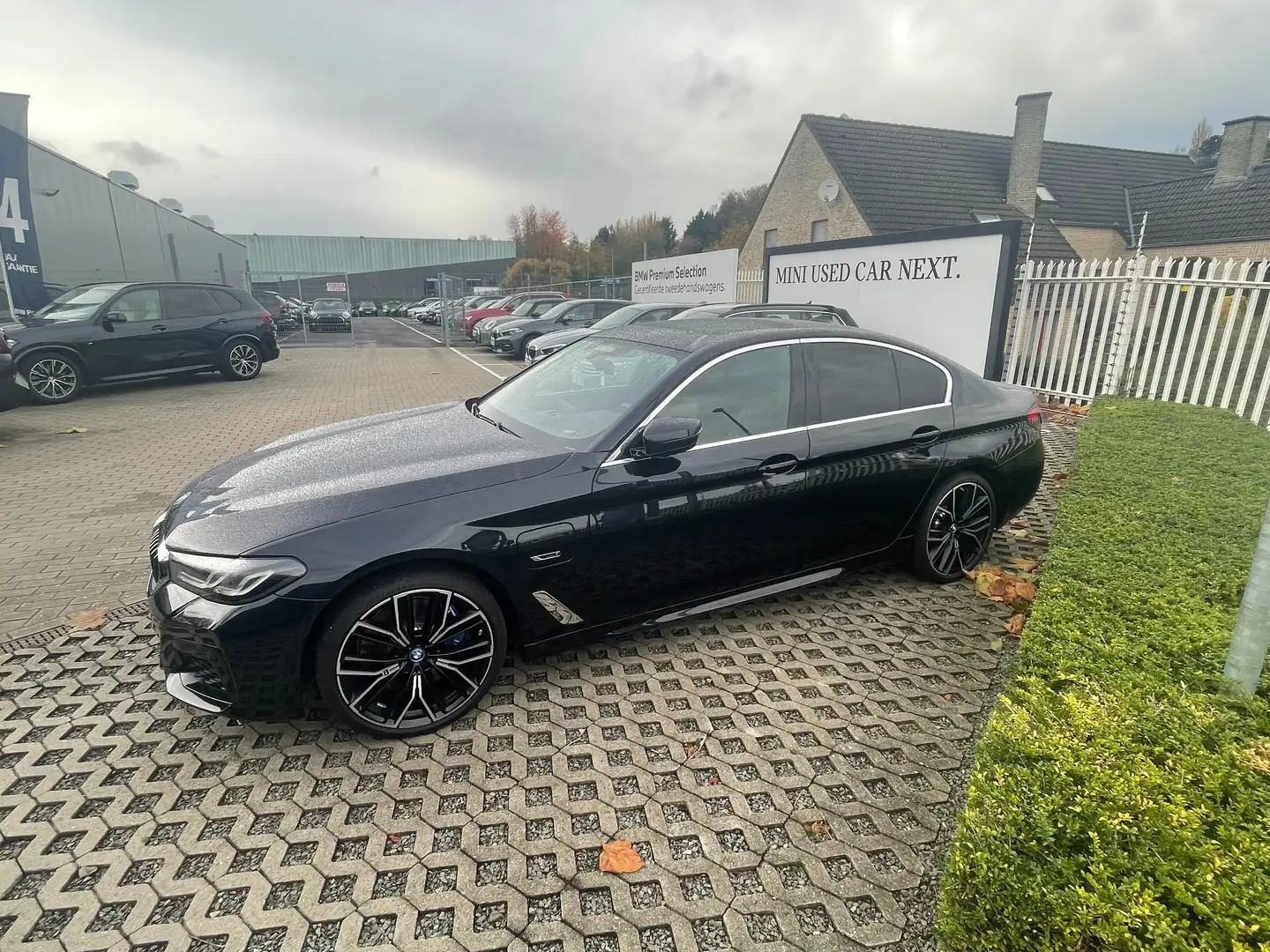 BMW 545 545e xDrive Aut. Zwart - 1
