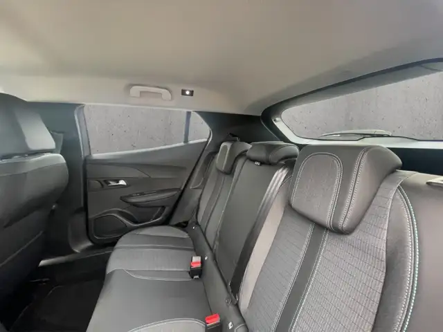 Peugeot 2008 view 8