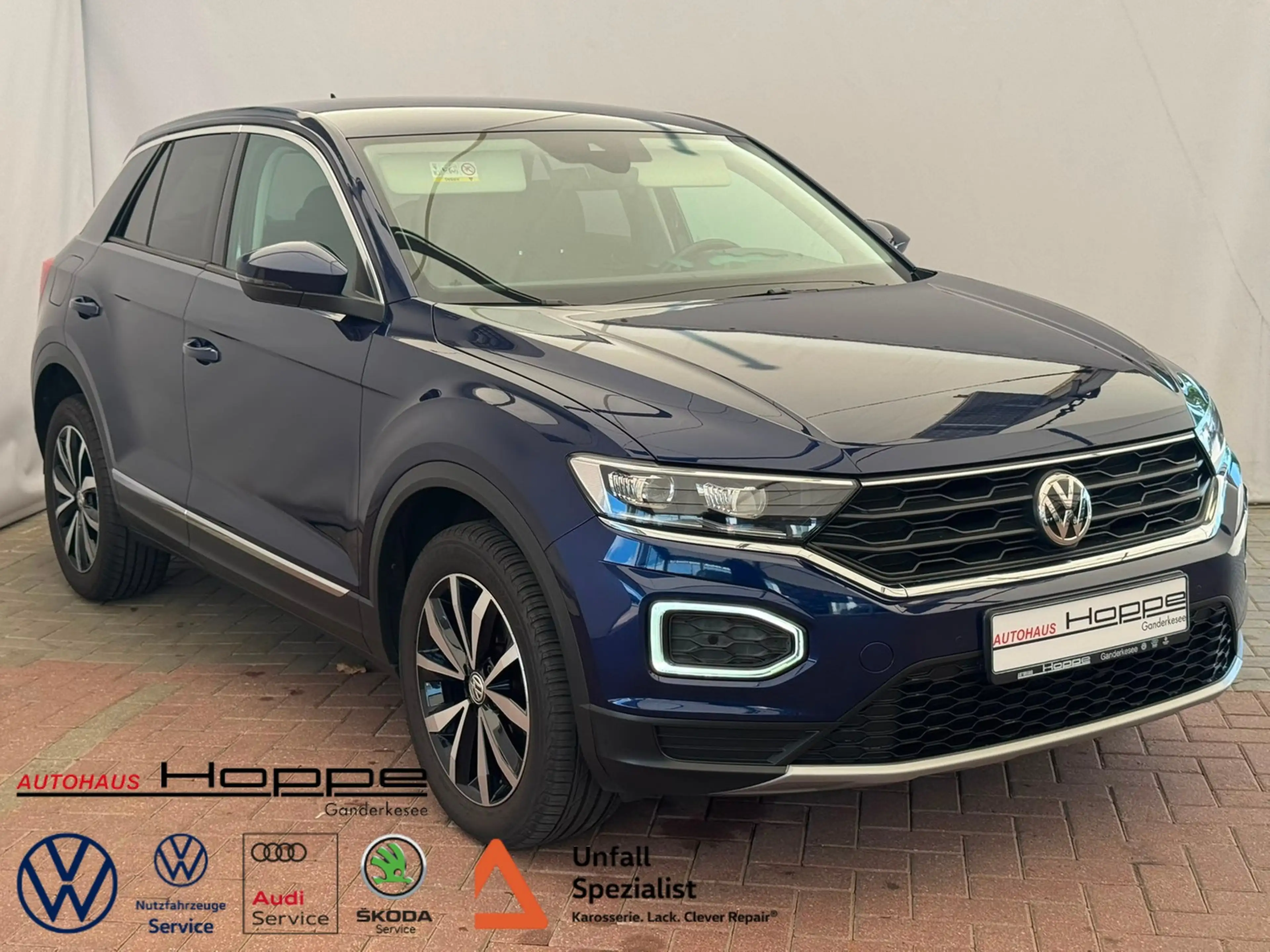 Volkswagen T-Roc Style 1.0TSI+AHK+STNDHZ+KAMERA+NAVI+ACC
