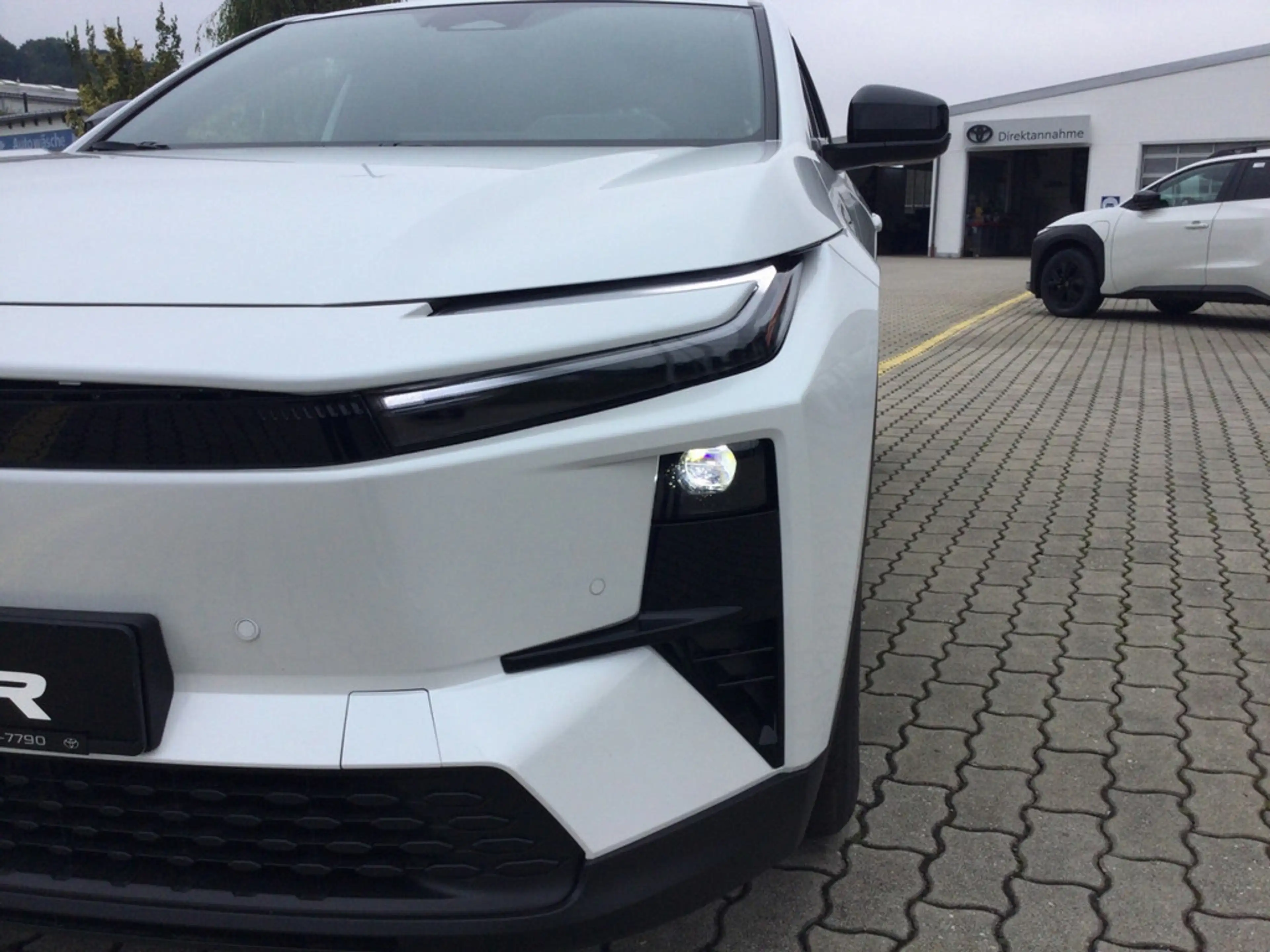 Toyota C-HR+ 165 kW Teamplayer NAVI ACC MATRIX-LED — photo 9