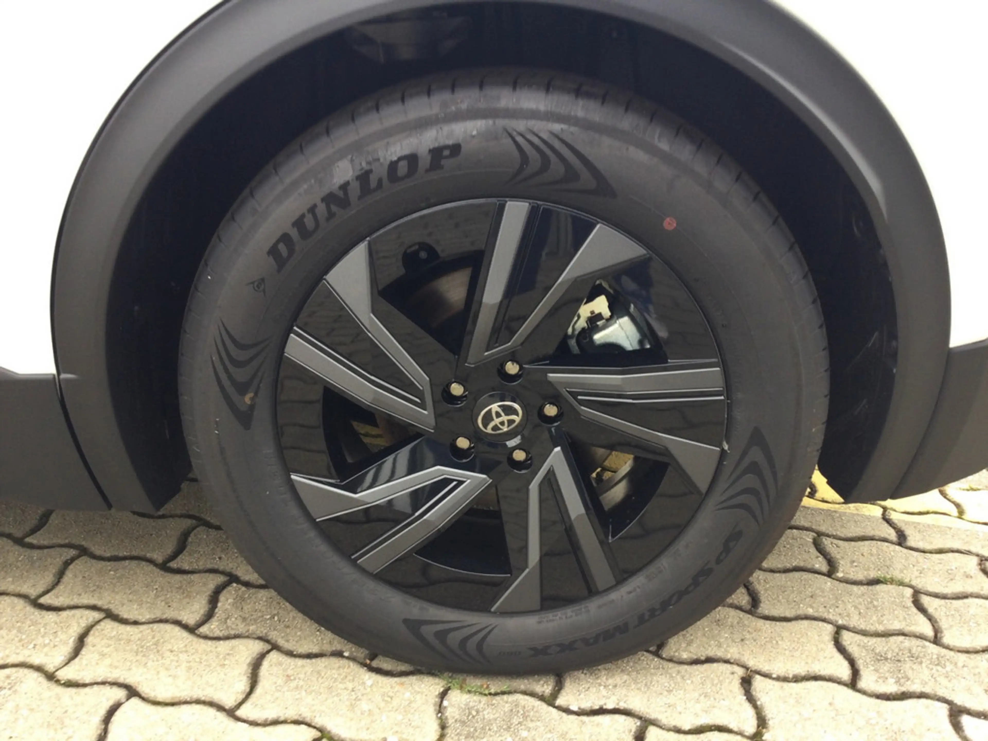 Toyota C-HR+ 165 kW Teamplayer NAVI ACC MATRIX-LED — photo 8