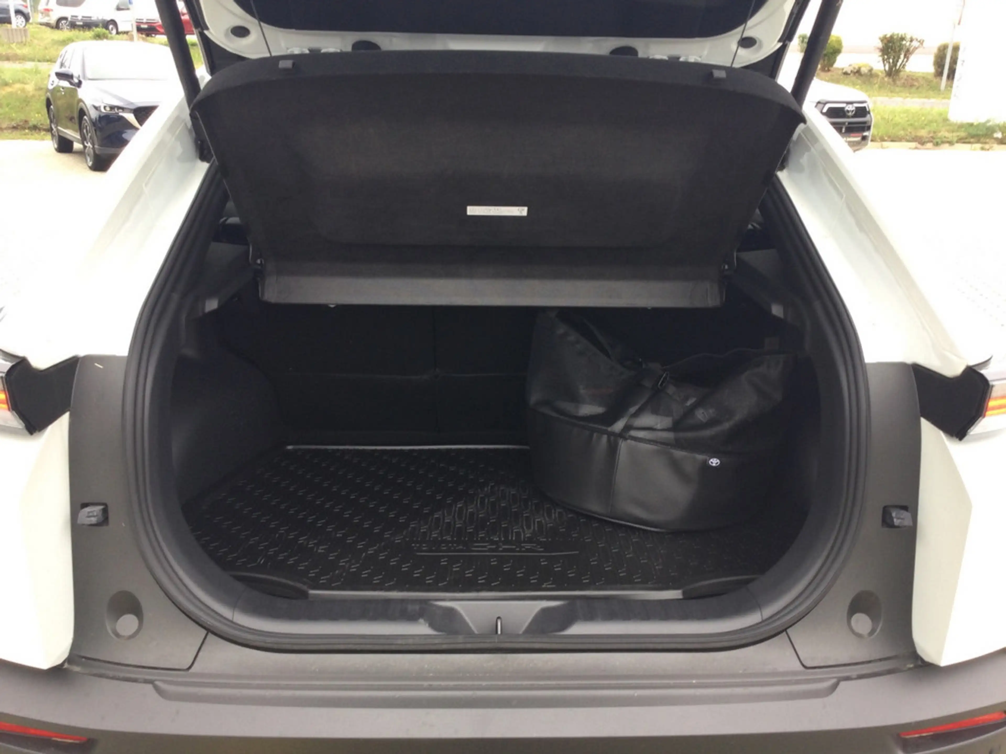 Toyota C-HR+ 165 kW Teamplayer NAVI ACC MATRIX-LED — photo 7