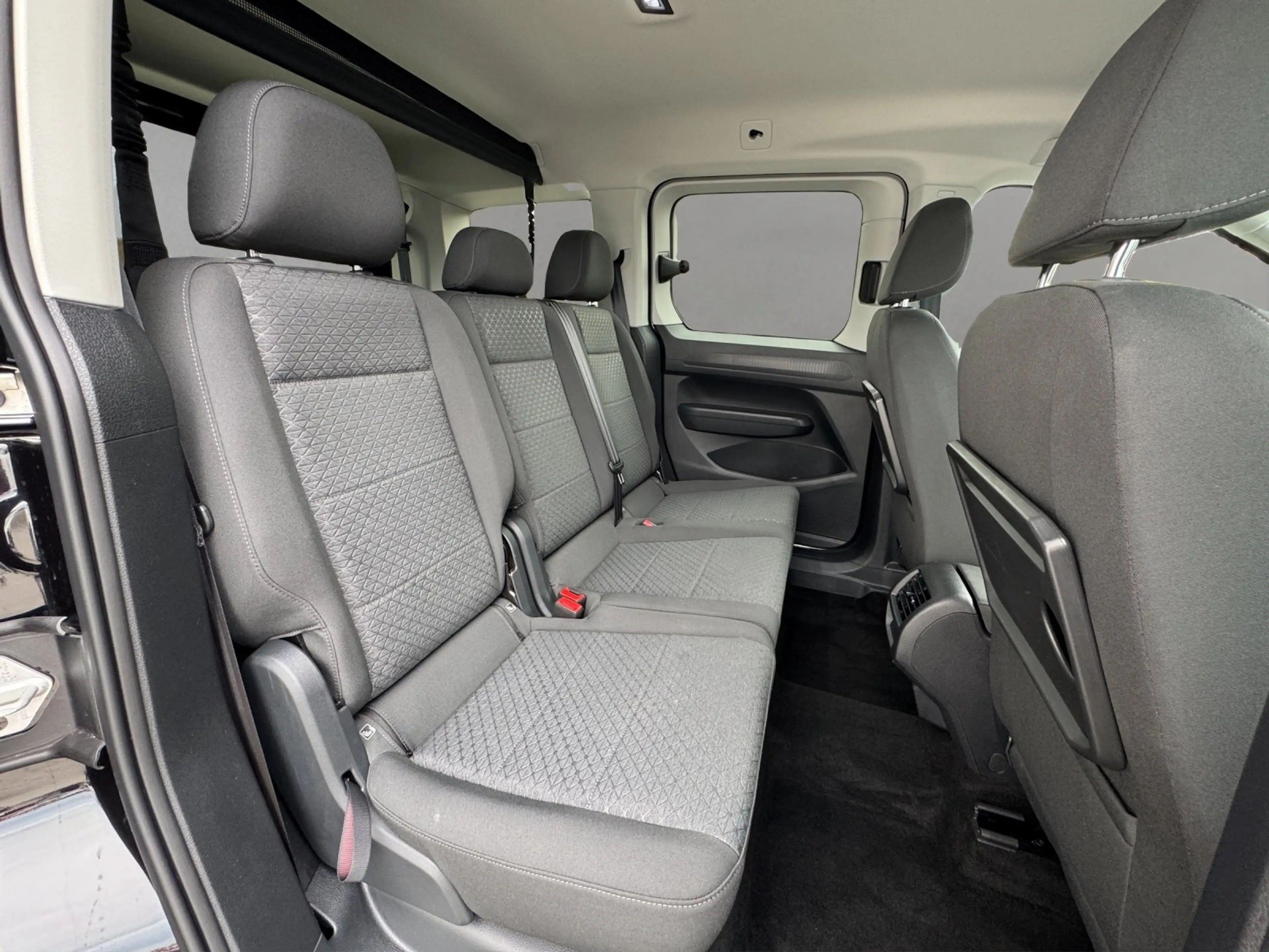 Ford Tourneo Connect 2.0 Aut./ACC/KAMERA/AHK/7-SITZE/ — photo 9