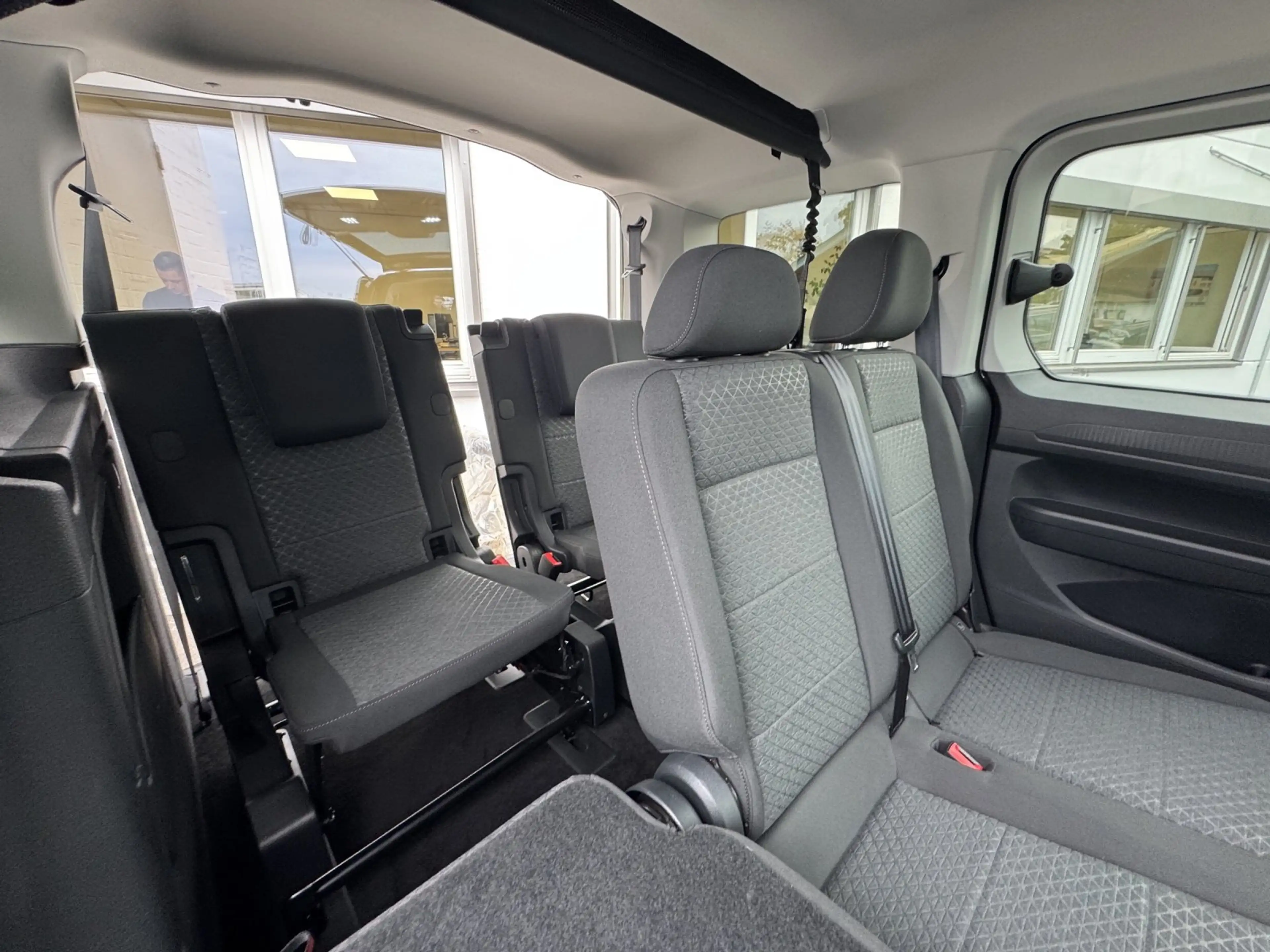 Ford Tourneo Connect 2.0 Aut./ACC/KAMERA/AHK/7-SITZE/ — photo 13