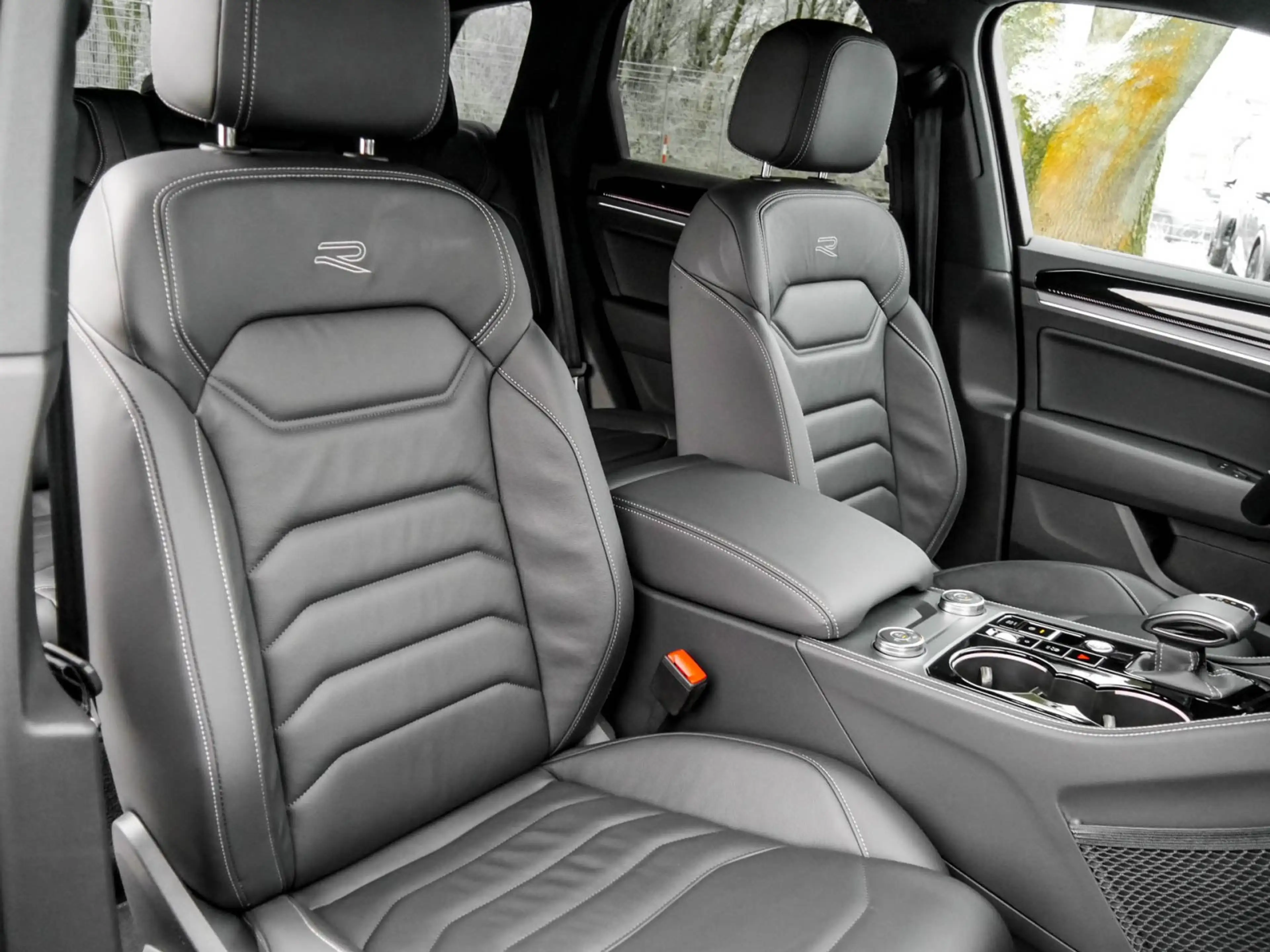 Volkswagen Touareg V6 R-LINE AHK CAM ACC LM19 eKLAPPE NAVI — photo 7