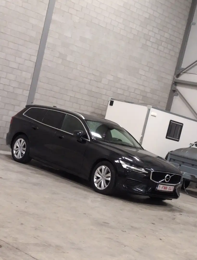 Volvo V60 D3 Geartronic Momentum Pro Černá - 1