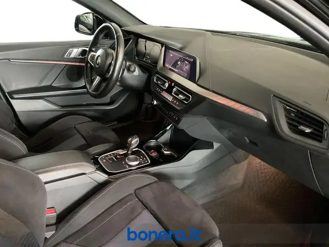 BMW 1 Series view 19