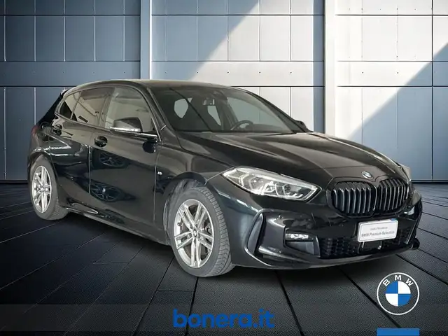 BMW 1 Series view 4