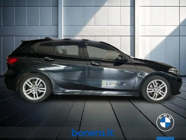 BMW 1 Series view 5