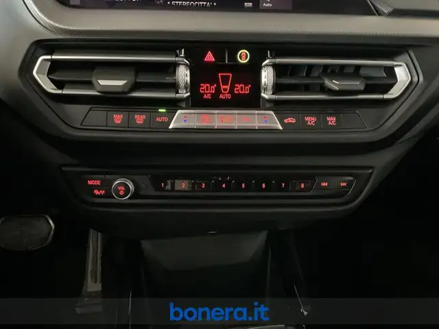 BMW 1 Series view 25