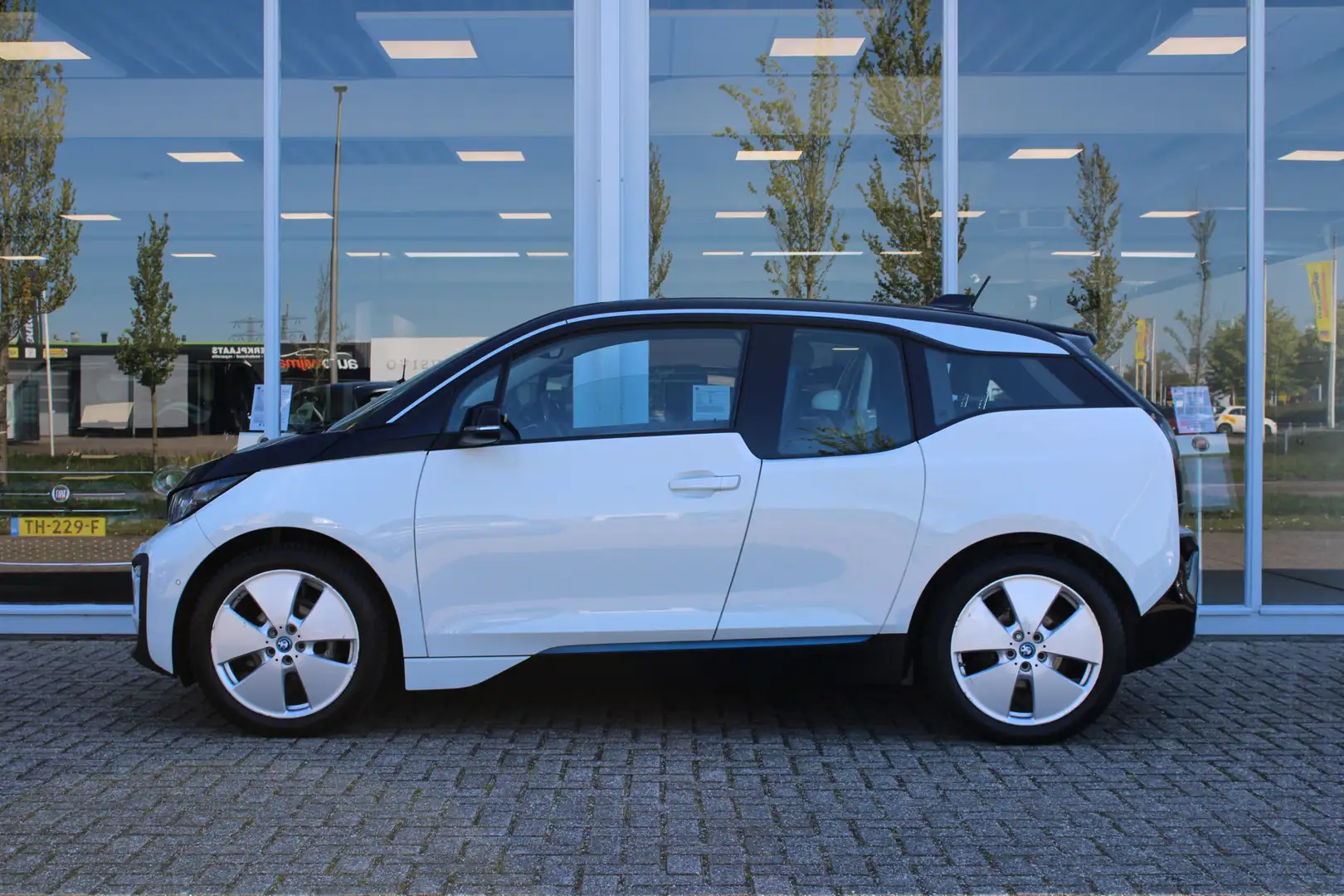 BMW i3 Edition 120Ah 42 kWh Wit - 2