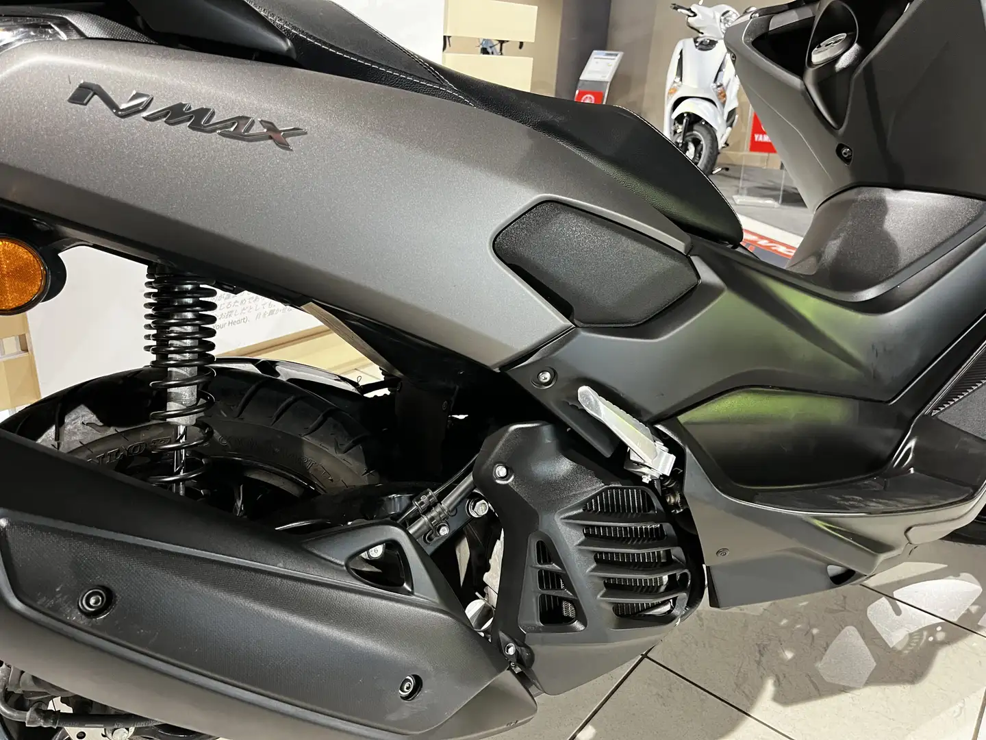 Yamaha NMAX Grey - 2
