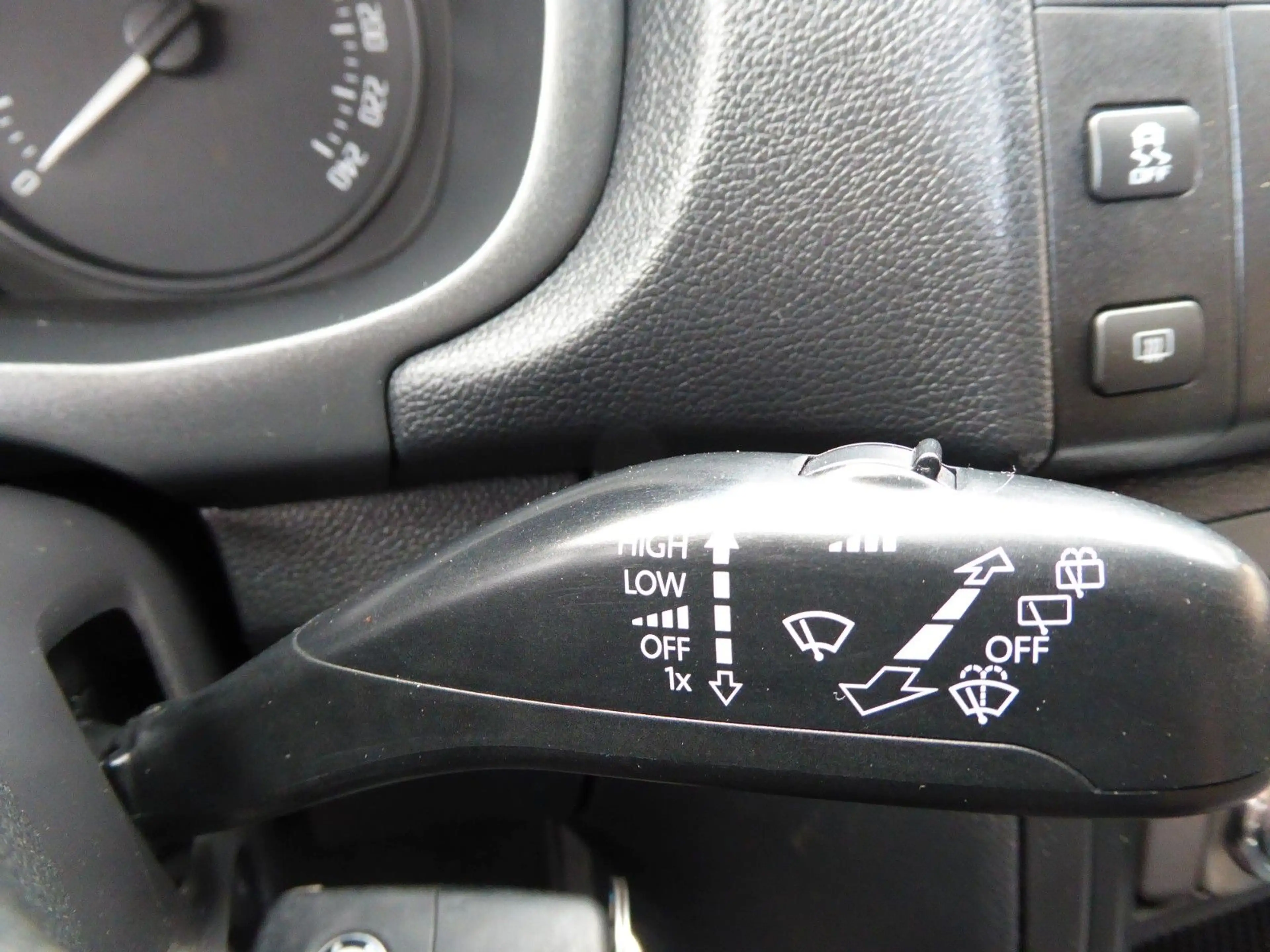 Skoda Roomster Praktik TDi Klima/Winterräder/Tempomat — photo 27
