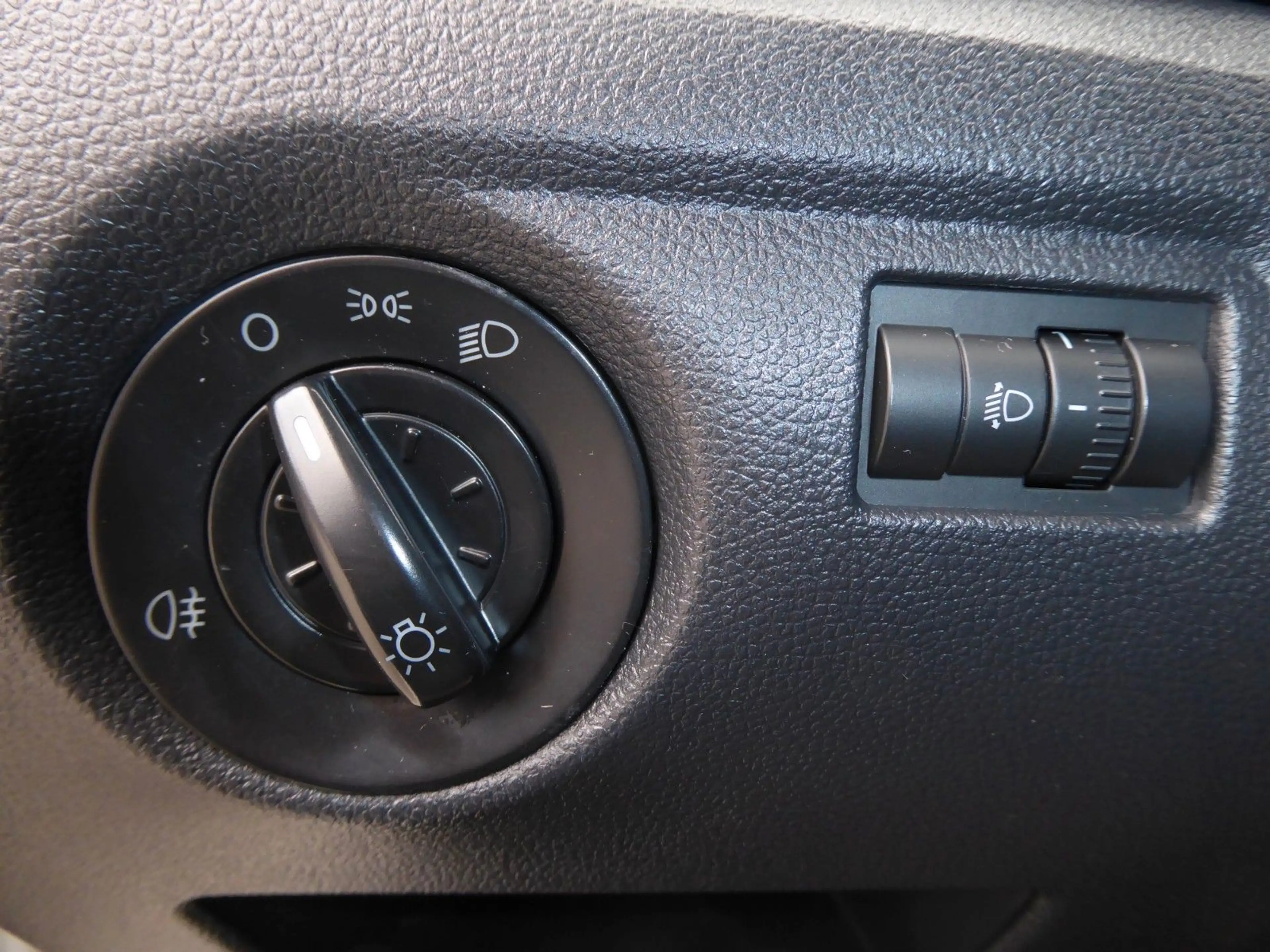 Skoda Roomster Praktik TDi Klima/Winterräder/Tempomat — photo 28