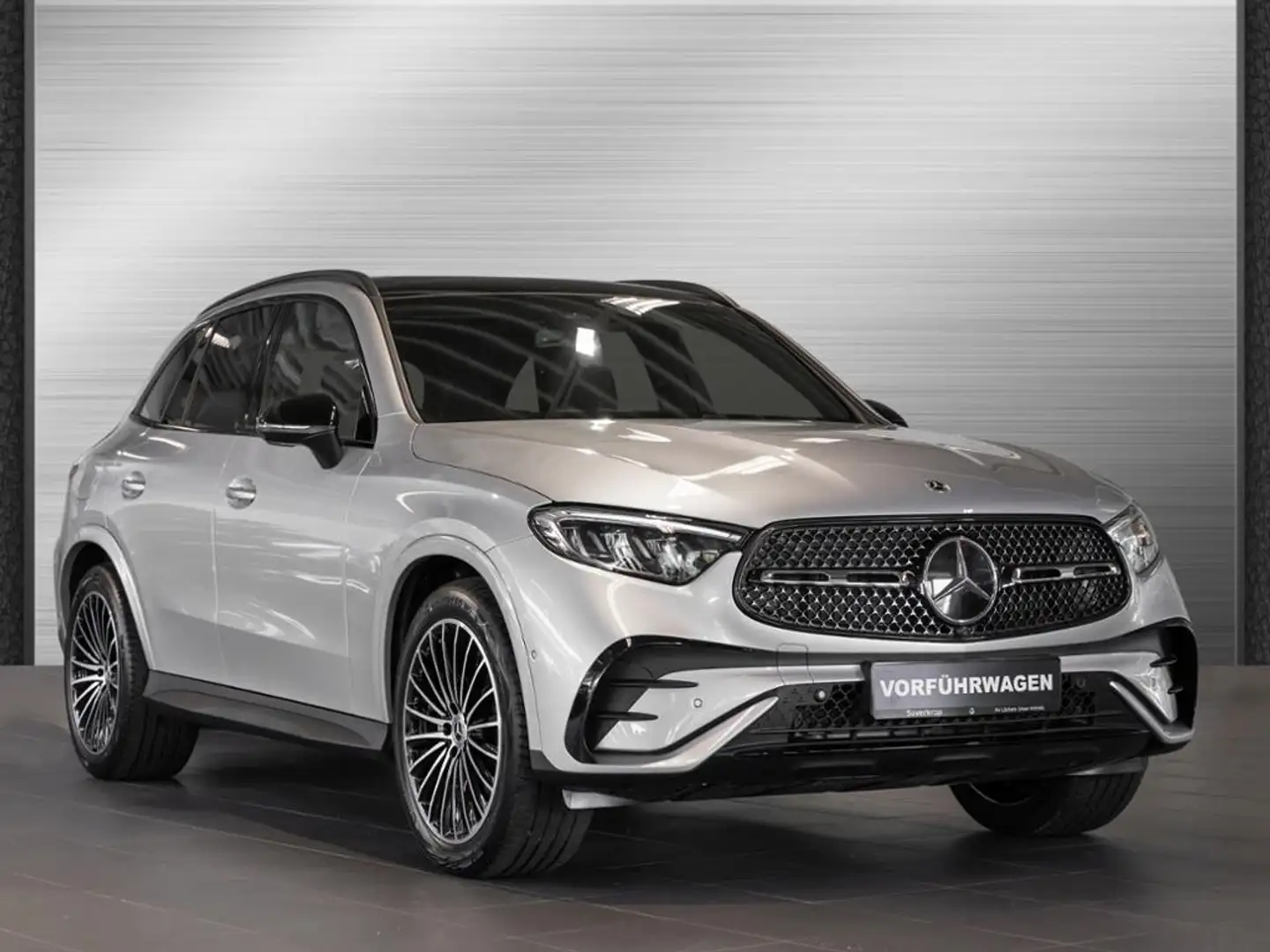 Mercedes-Benz GLC 200 d 4M AMG NIGHT MEMO 360 AHK DISTR KAMERA Silber - 2