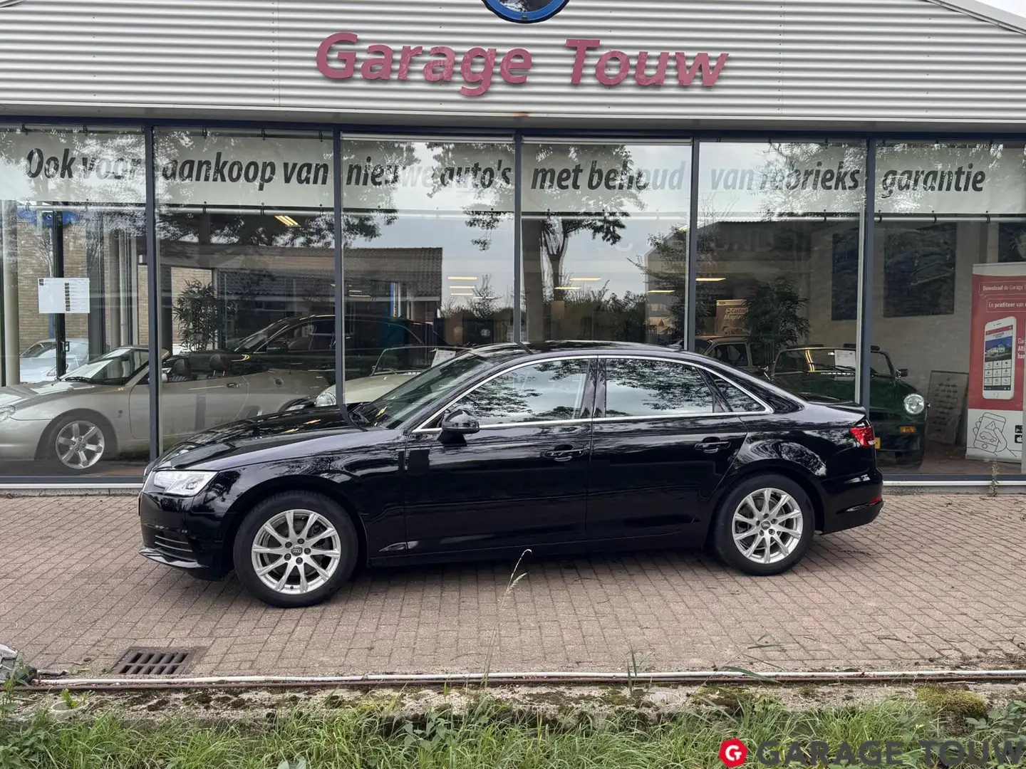 Audi A4 Limousine 35 TFSI Design Pro Line Zwart - 2