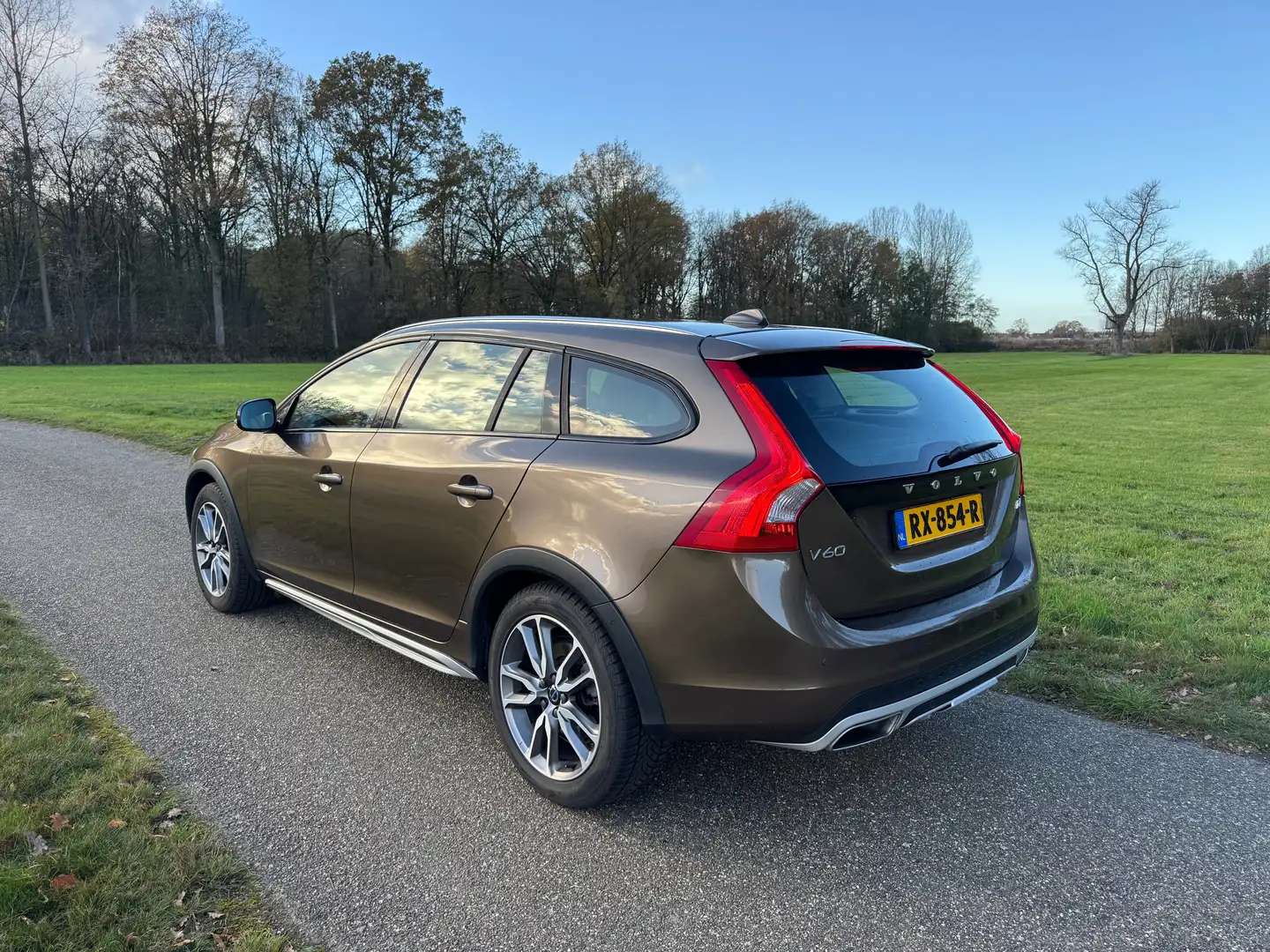 Volvo V60 Cross Country V60 Cross Country 2.0 D4 Polar+ Brons - 2