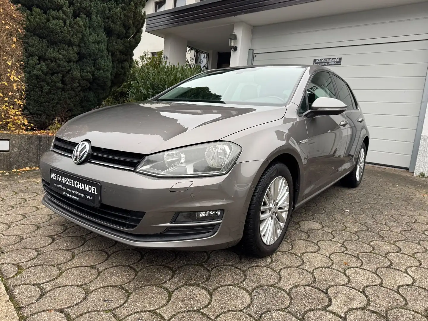 Volkswagen Golf VII Lim. 1.6 TDI *TÜV 07/27*Navi*PDC*SHZ Grau - 1