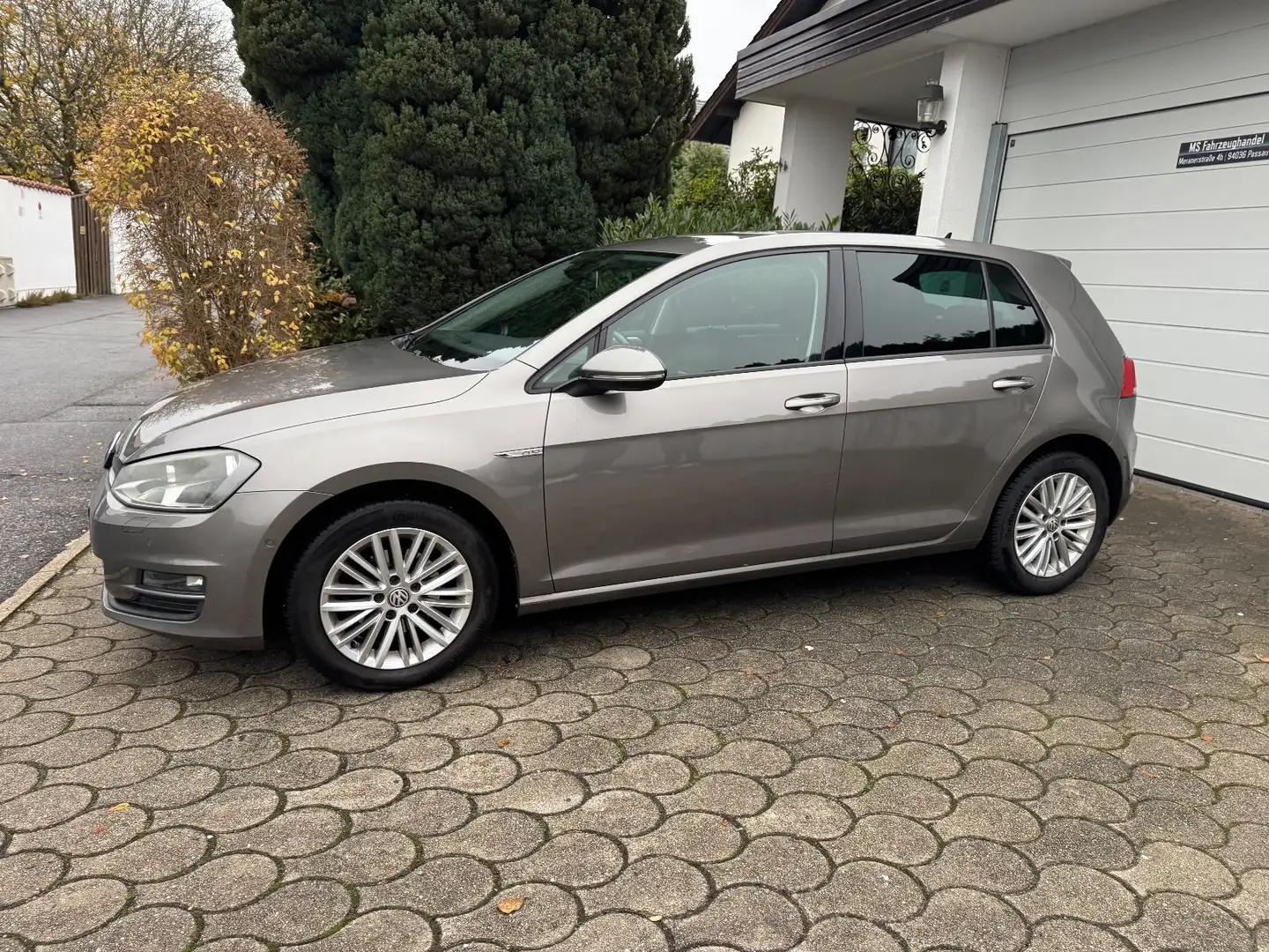 Volkswagen Golf VII Lim. 1.6 TDI *TÜV 07/27*Navi*PDC*SHZ Grau - 2