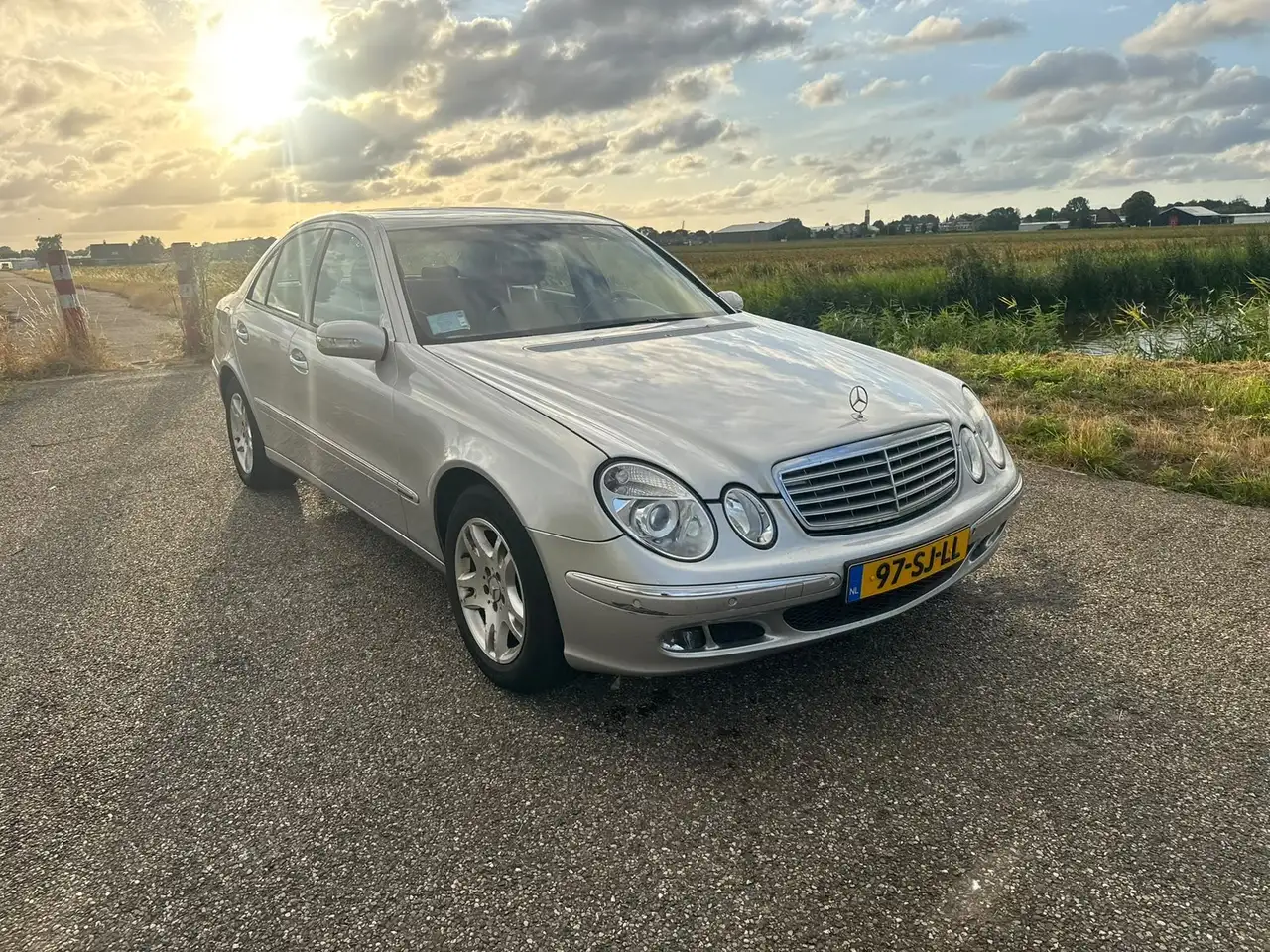 Mercedes-Benz E 200