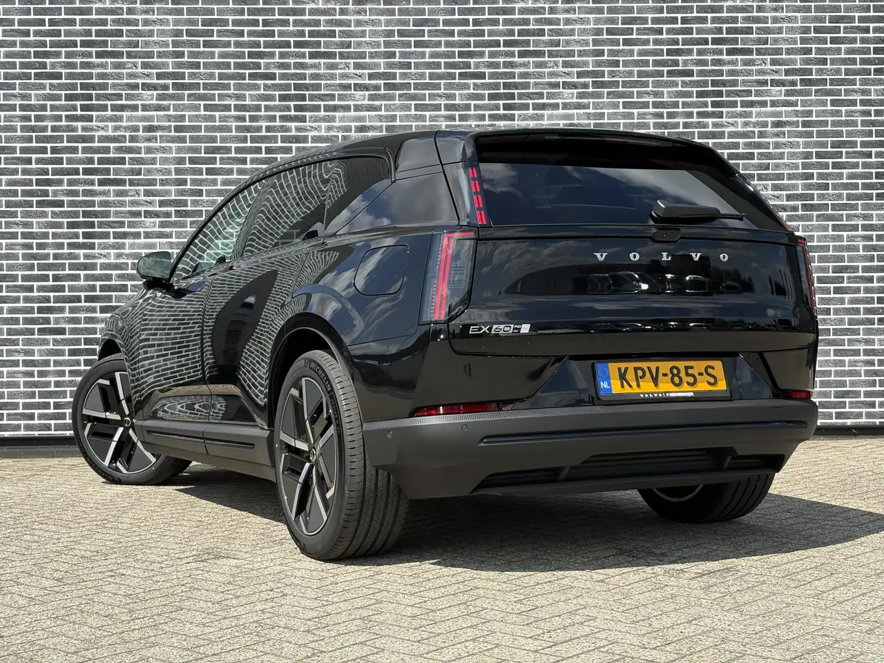 Volvo EX60 2026