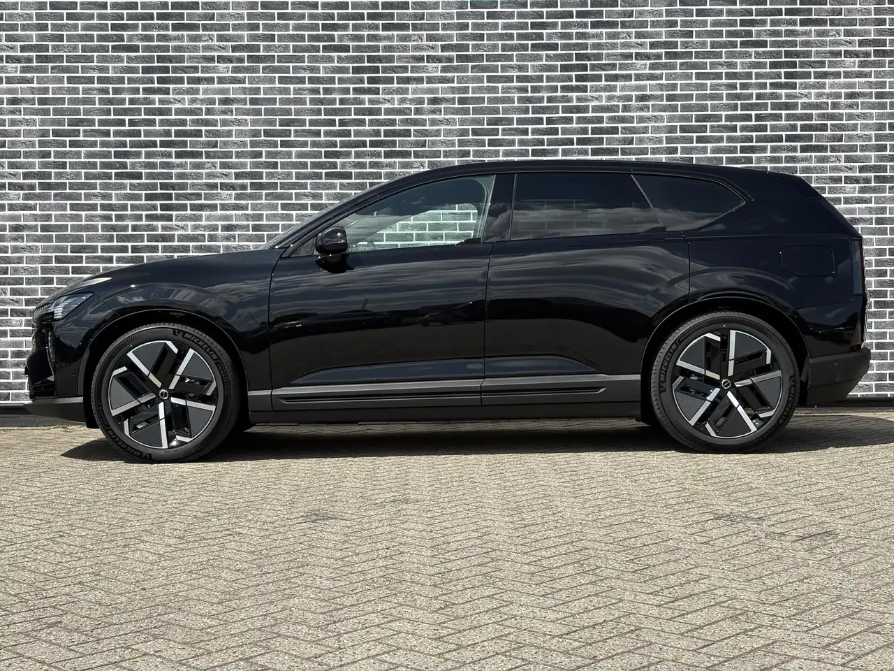 Volvo EX60 2026