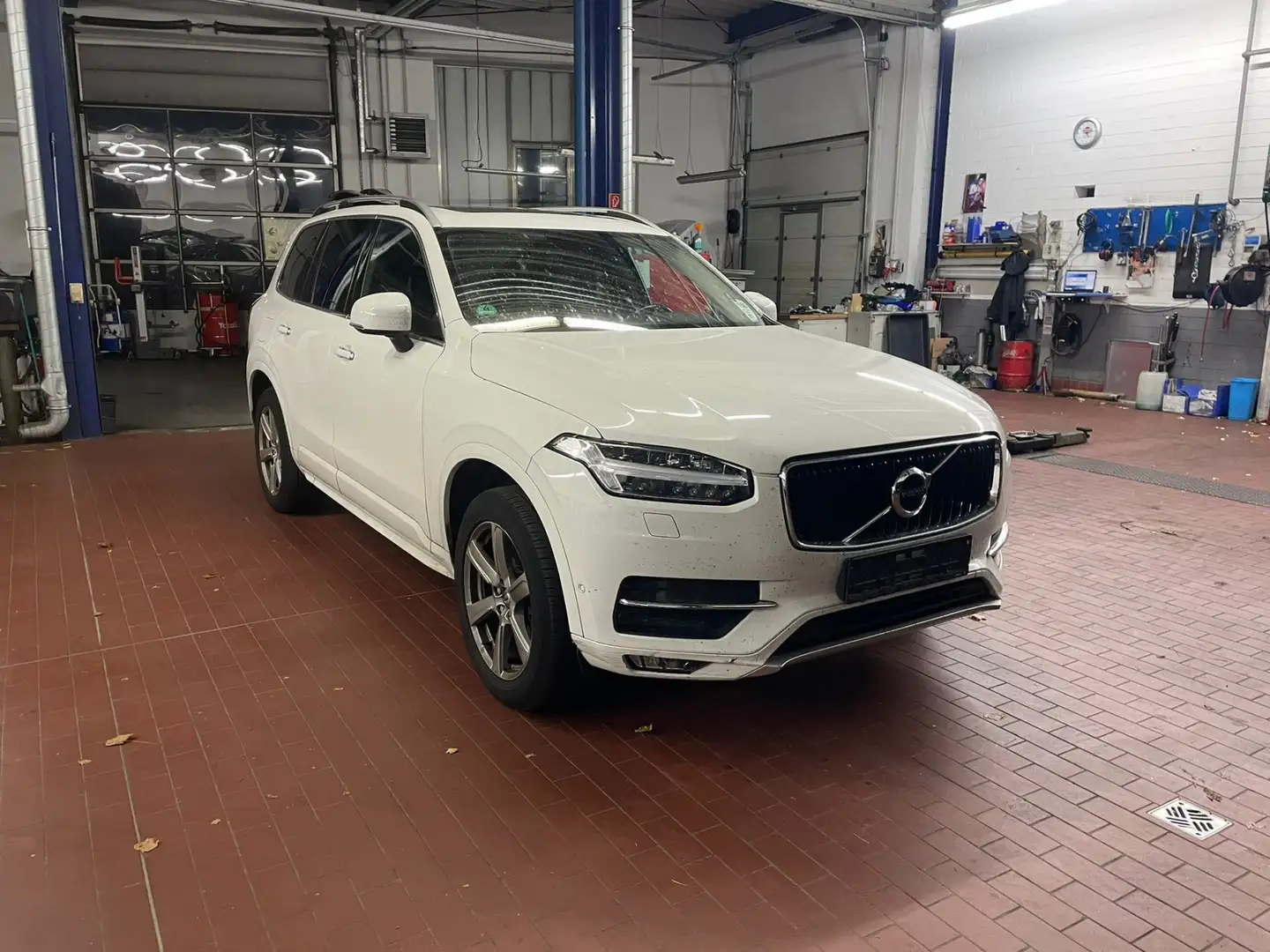 Volvo XC90 D5 AWD Geartronic Momentum Weiß - 2