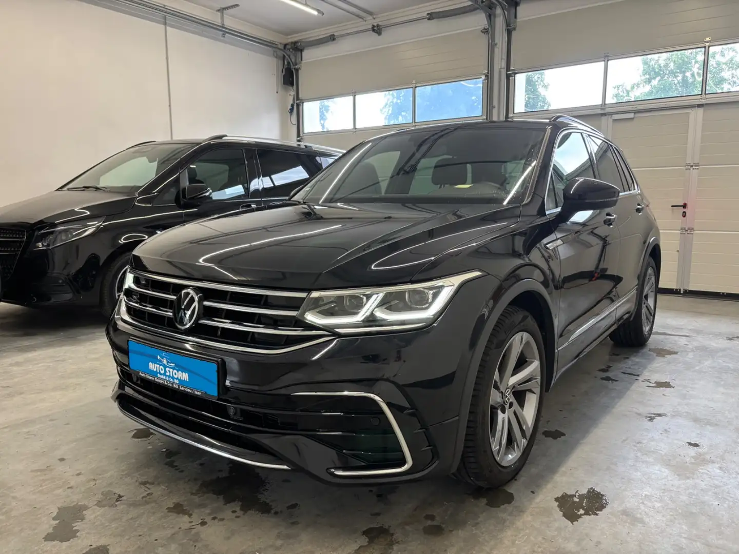 Volkswagen Tiguan 2.0 TDI R-Line*ACC*MATRIX*SpurH* LED+Navi+ Schwarz - 1