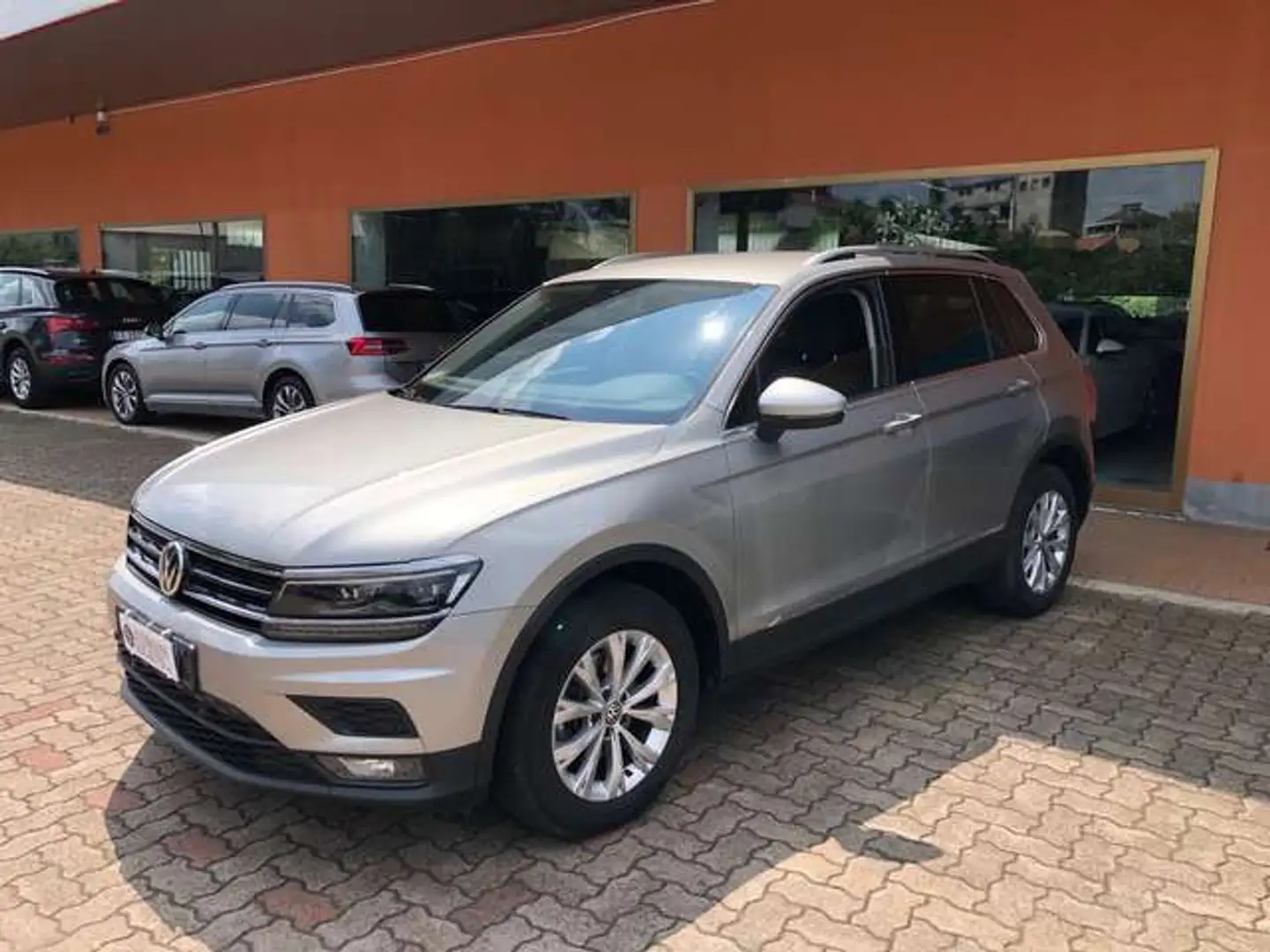 Volkswagen Tiguan 2.0 tdi Business 4motion 150cv dsg Led Telecamera Grigio - 1