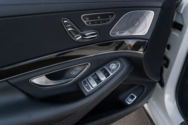 Mercedes-Benz S-Class view 9