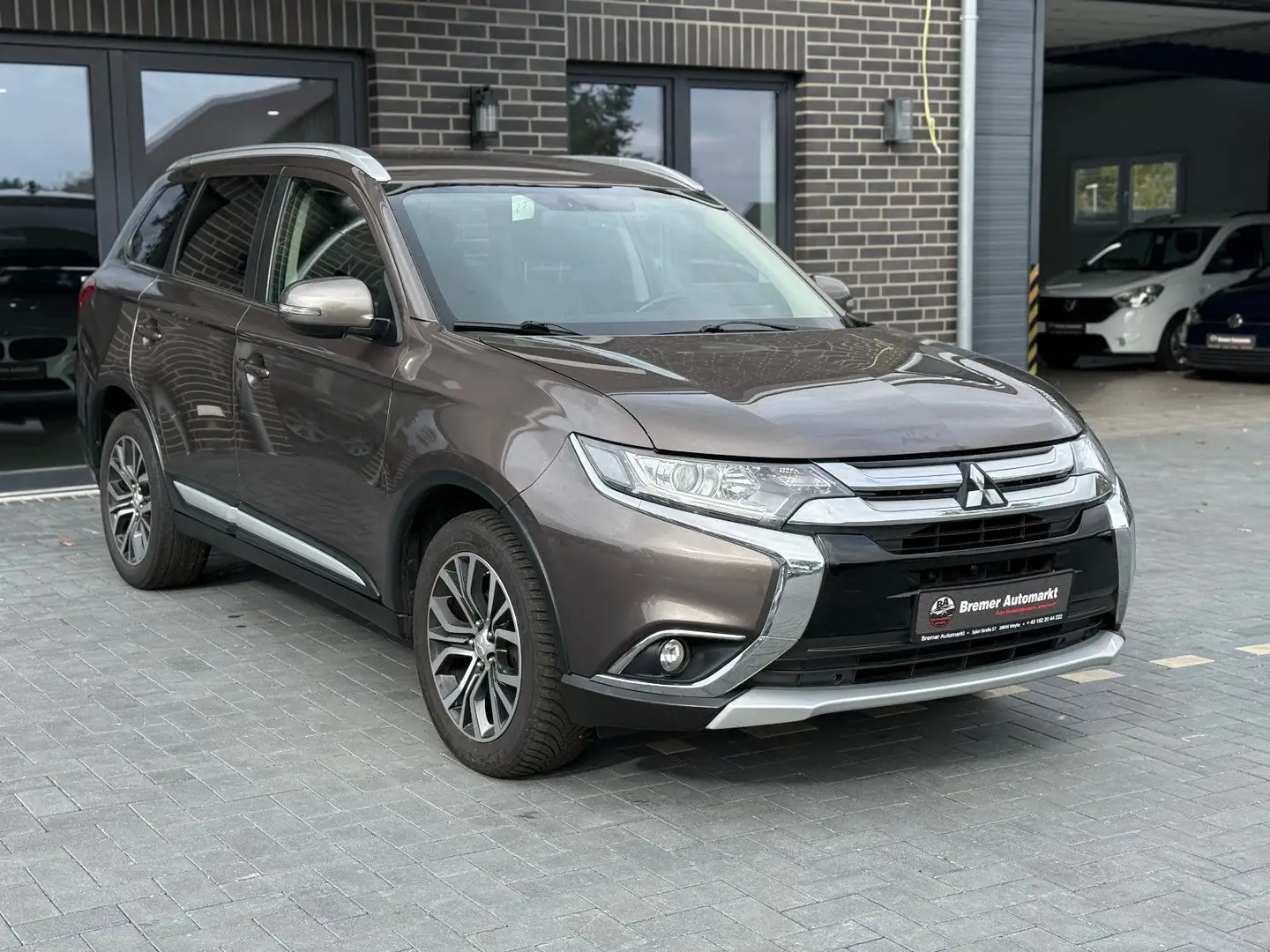 Mitsubishi Outlander Edition 100*Automatik*1Hand*Kam*Navi* Braun - 1