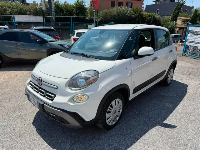 Fiat 500l view 3