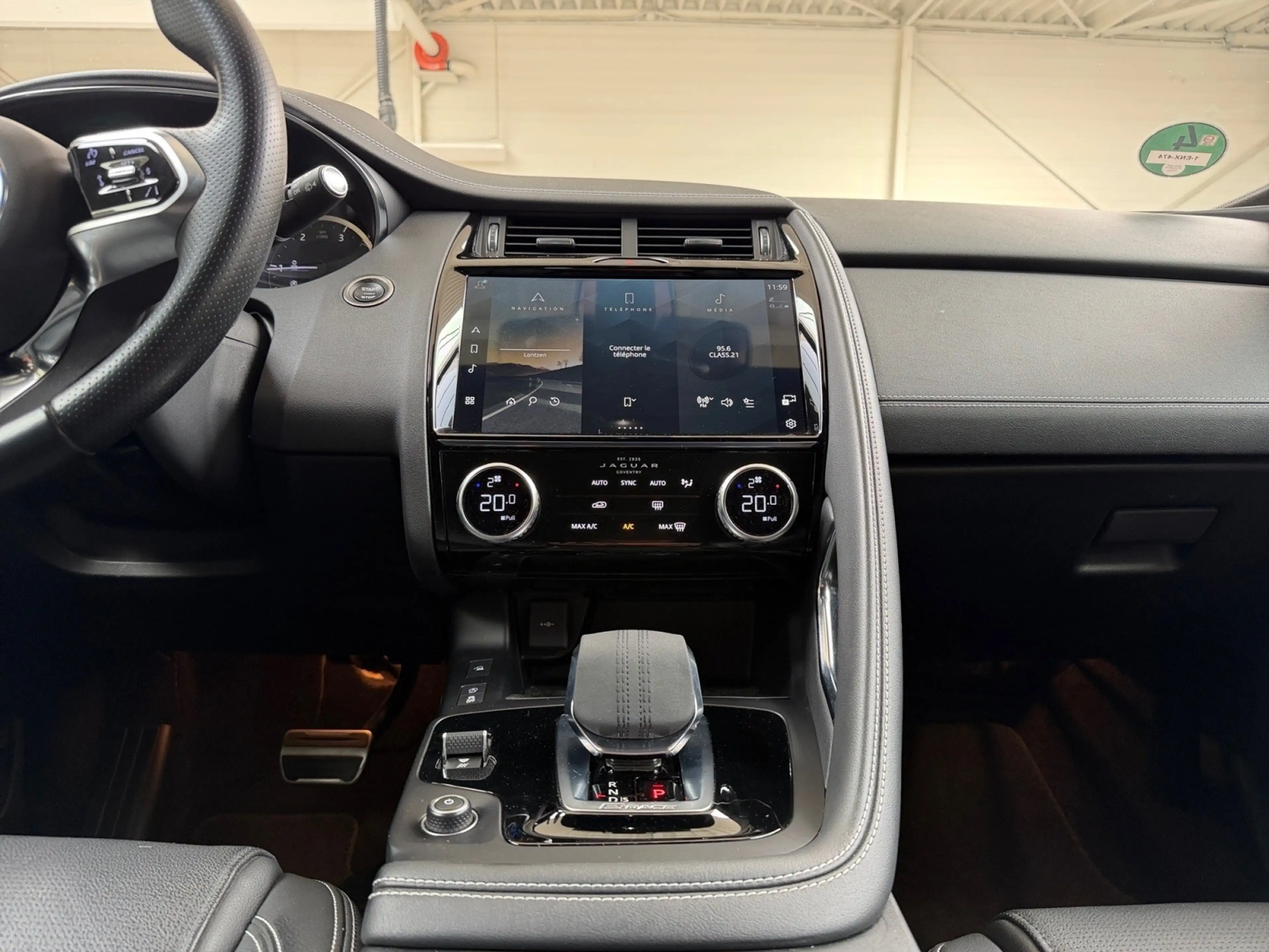 Jaguar E-Pace E-Pace 2.0 D MHEV AWD D165 R-Dynamic S-CARPLAY-CUIR-CAM-ACC — photo 11