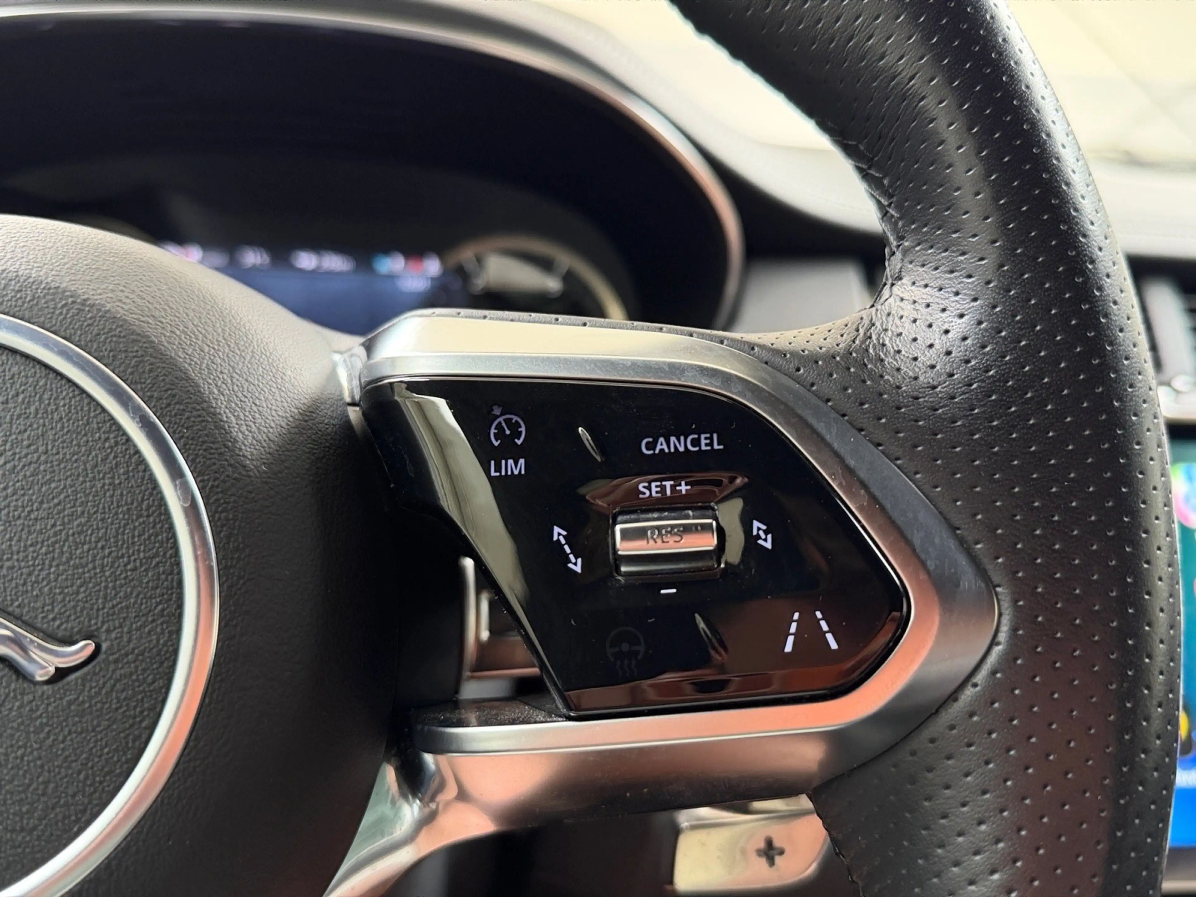 Jaguar E-Pace E-Pace 2.0 D MHEV AWD D165 R-Dynamic S-CARPLAY-CUIR-CAM-ACC — photo 14
