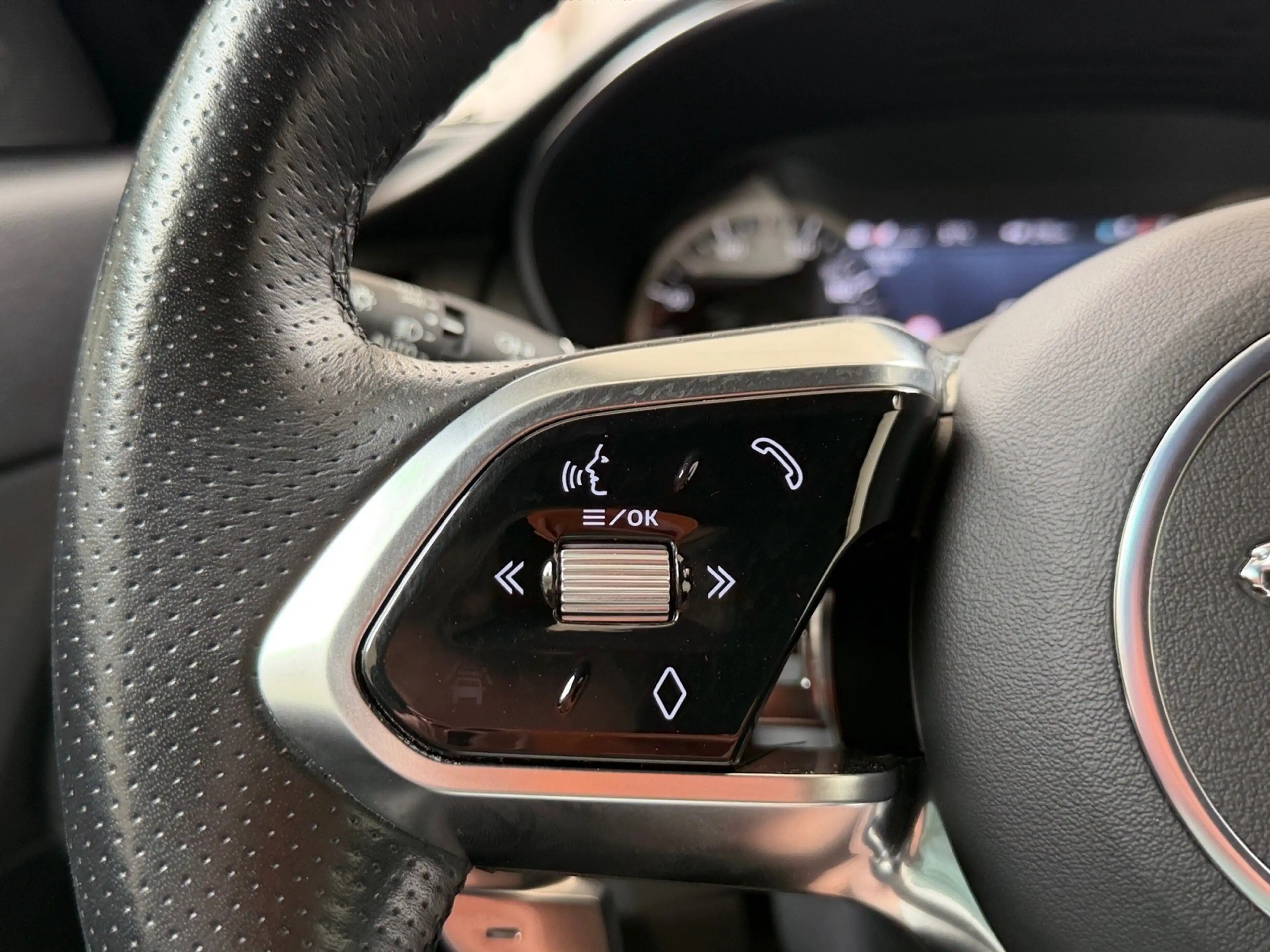Jaguar E-Pace E-Pace 2.0 D MHEV AWD D165 R-Dynamic S-CARPLAY-CUIR-CAM-ACC — photo 12