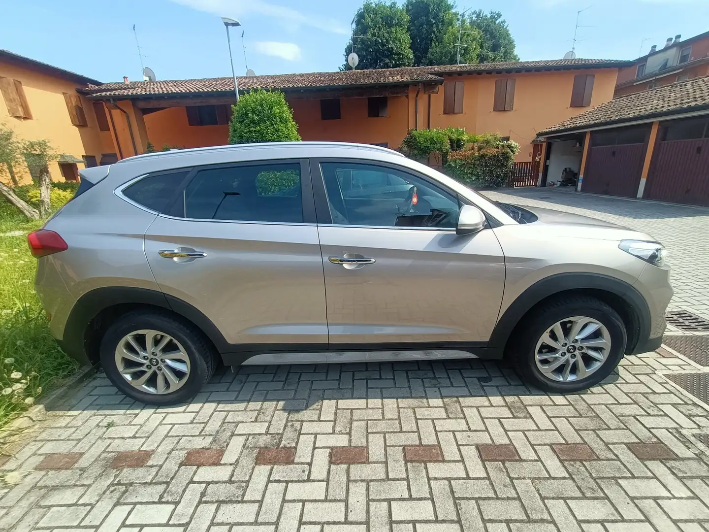 Hyundai TUCSON 1.7 crdi Xpossible 2wd 115cv - 1