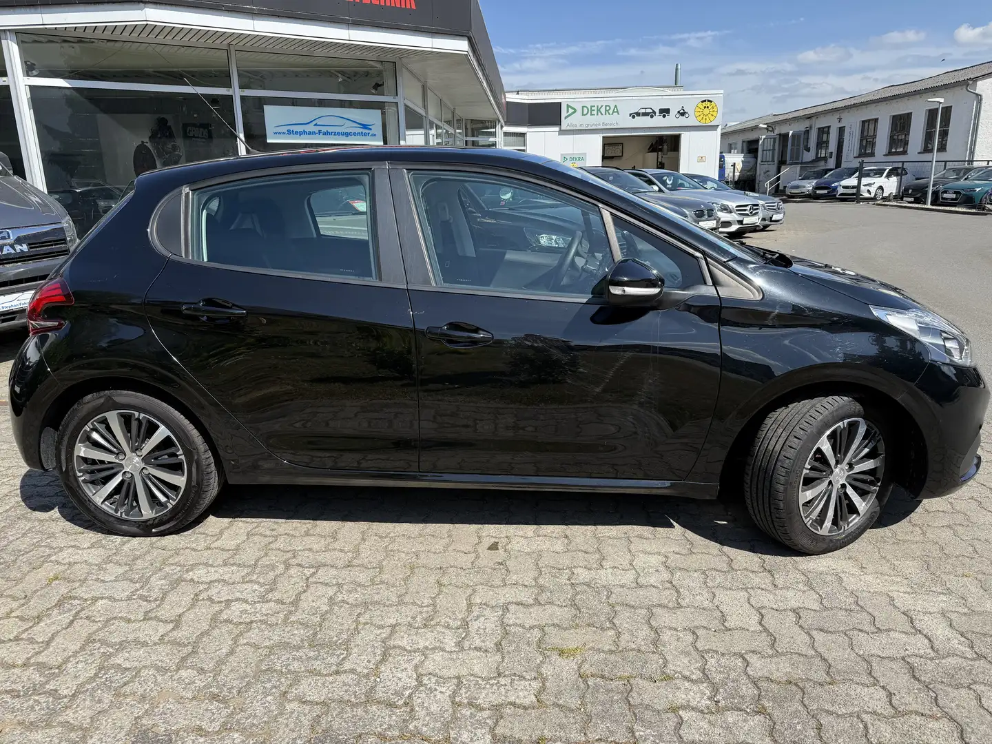 Peugeot 208 Active 5trg. mit Klima/Panorama/Alus/PDC/ESP/Met./ Noir - 2